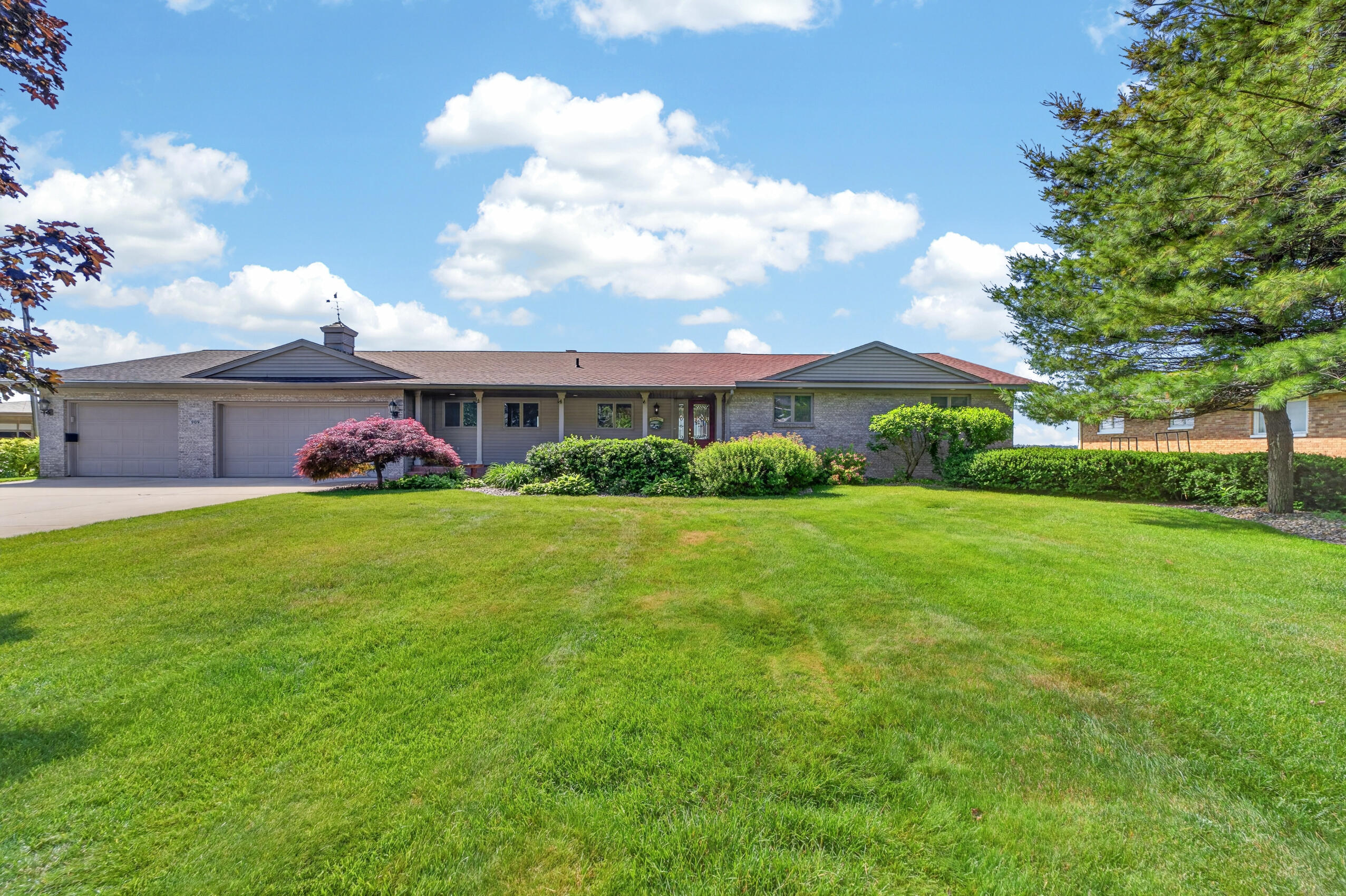909 Tostenabe Lane