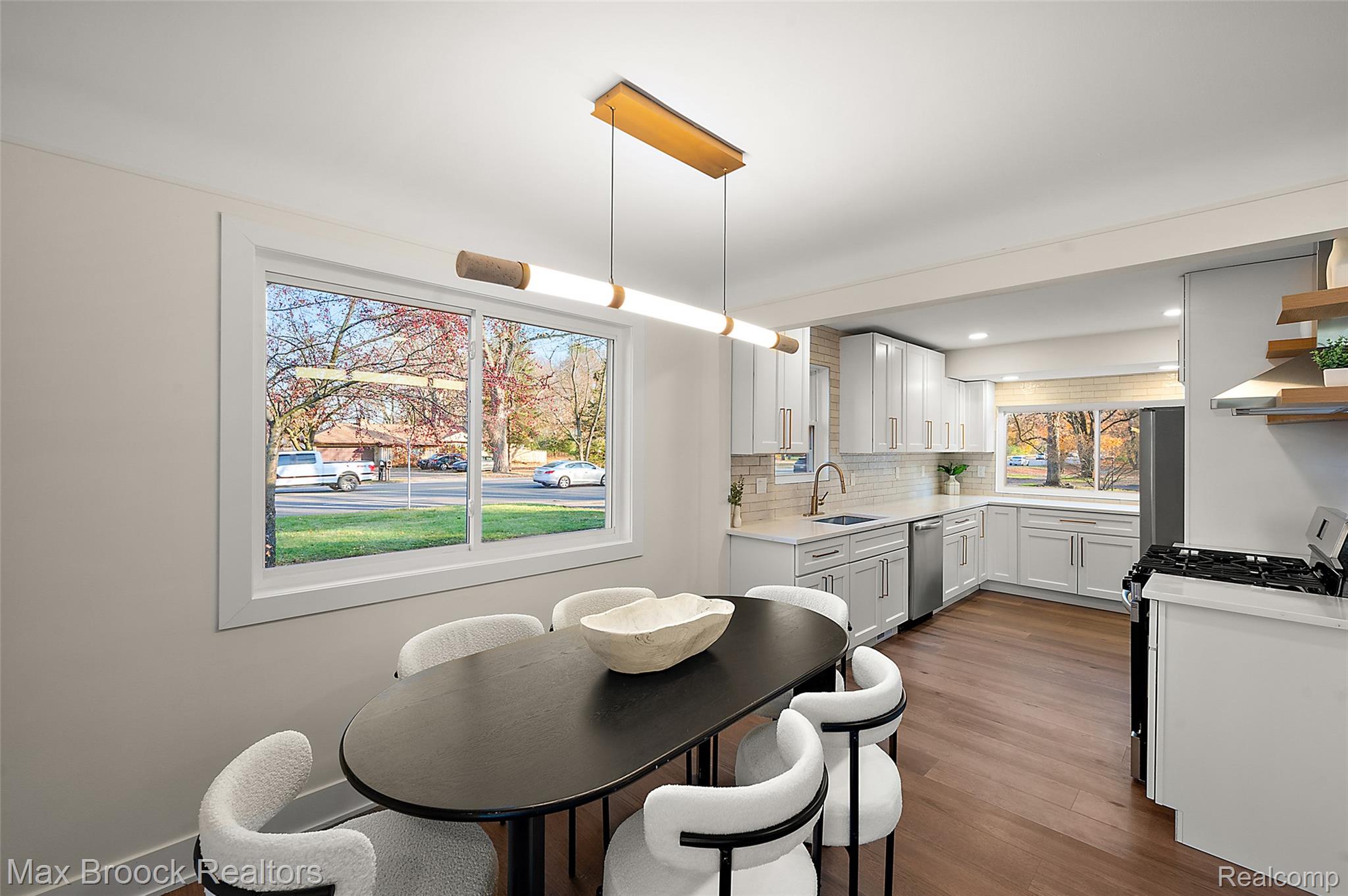 34909 W Chicago Street