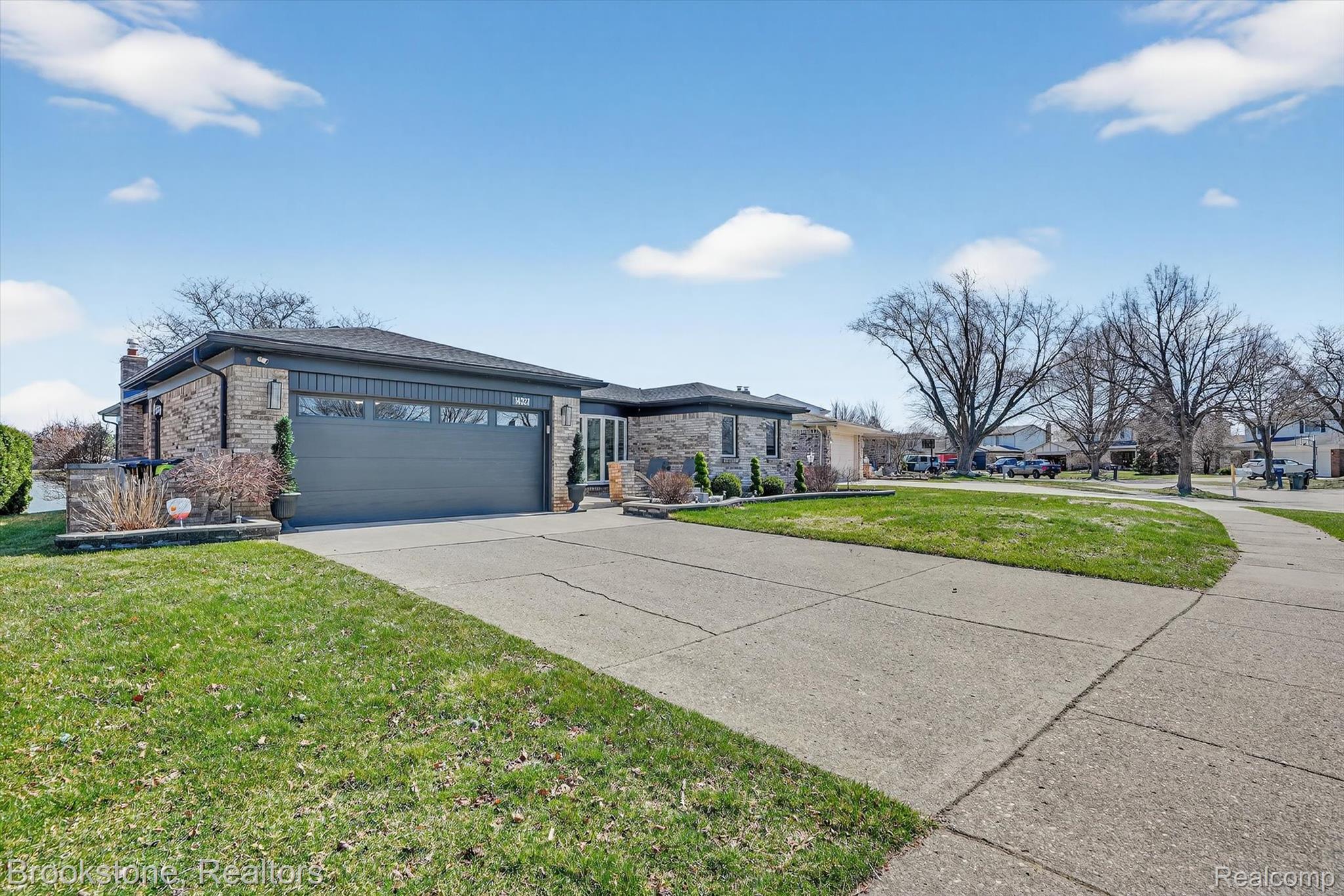 14327 Lakeshore Drive