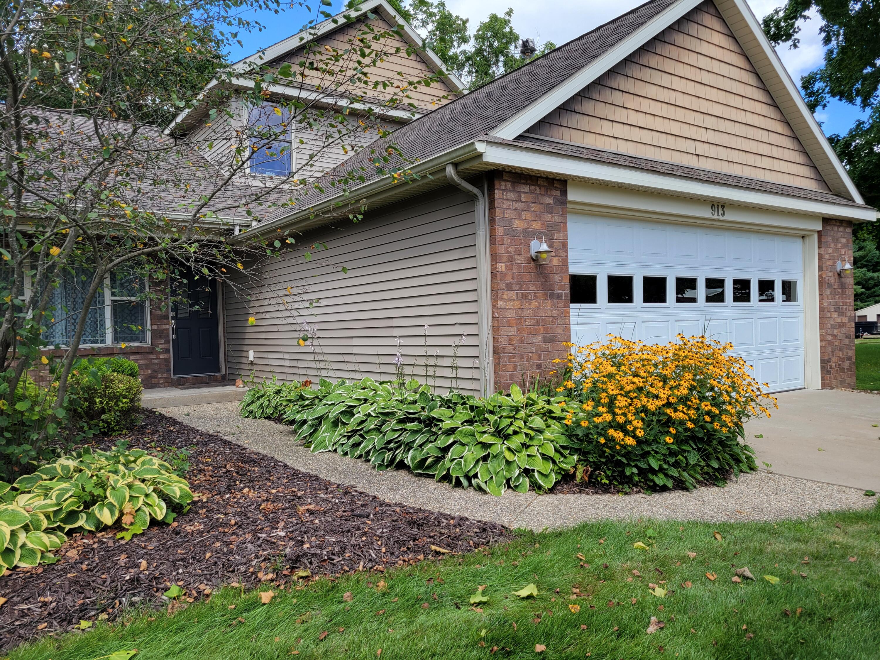 913 Clark Street SE