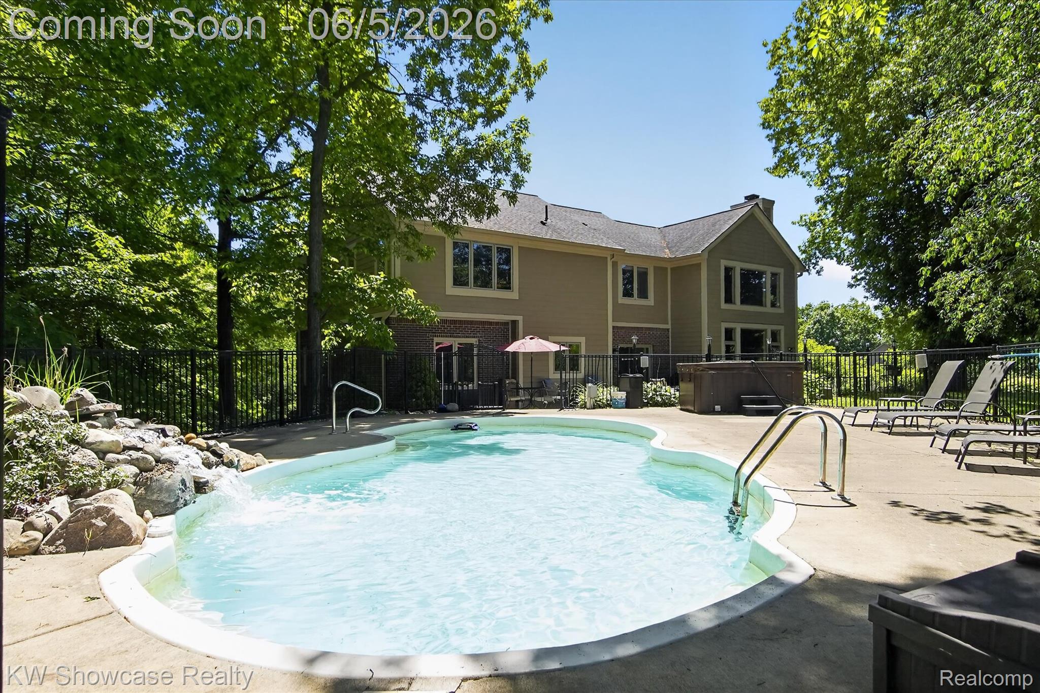 6220 Whispering Meadows Drive