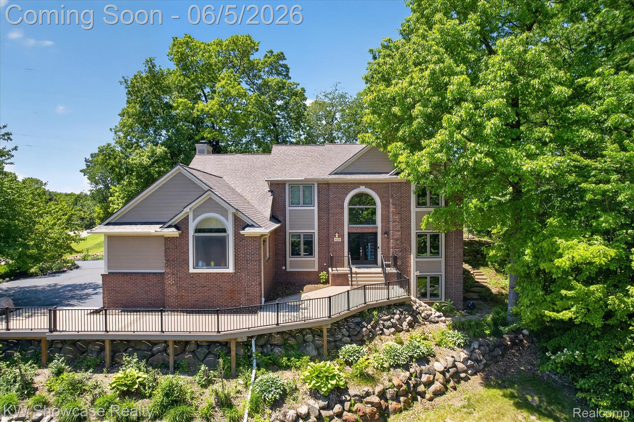 6220 Whispering Meadows Drive