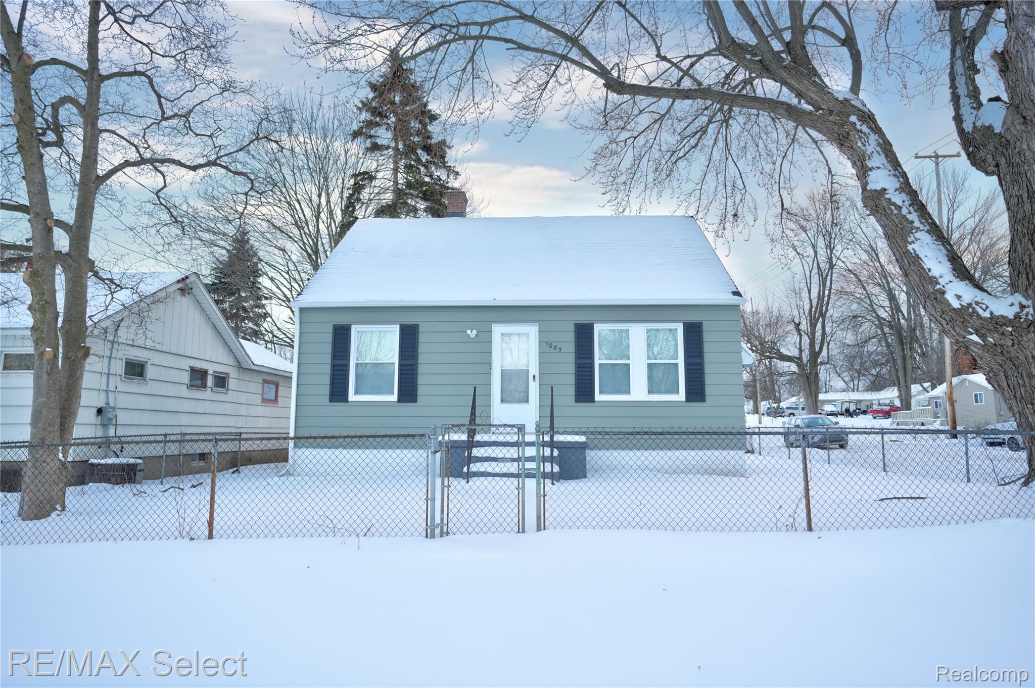 1085 W Parkwood Avenue