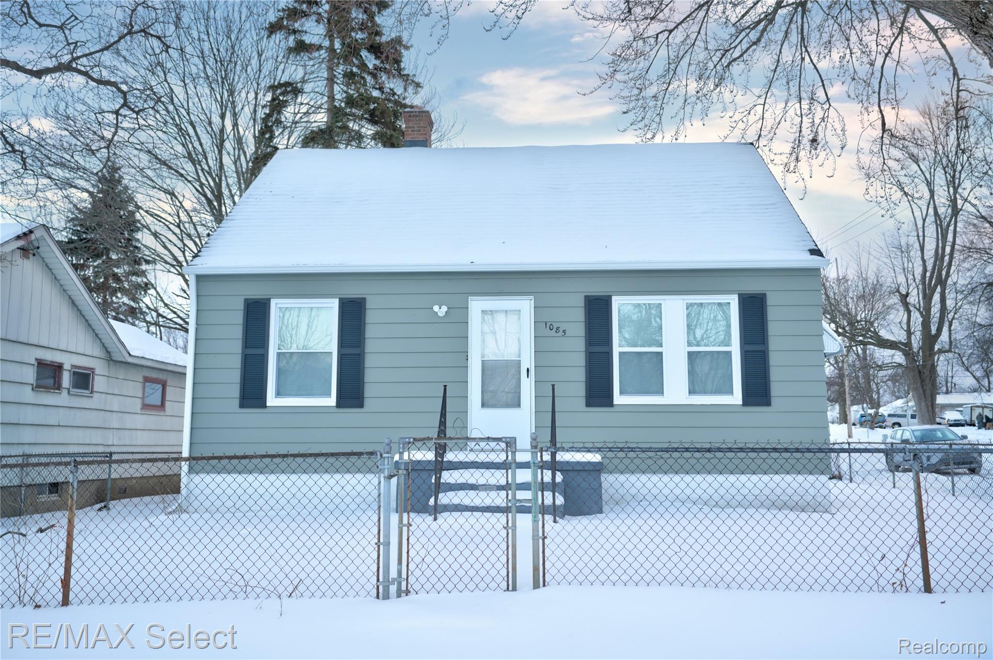 1085 W Parkwood Avenue