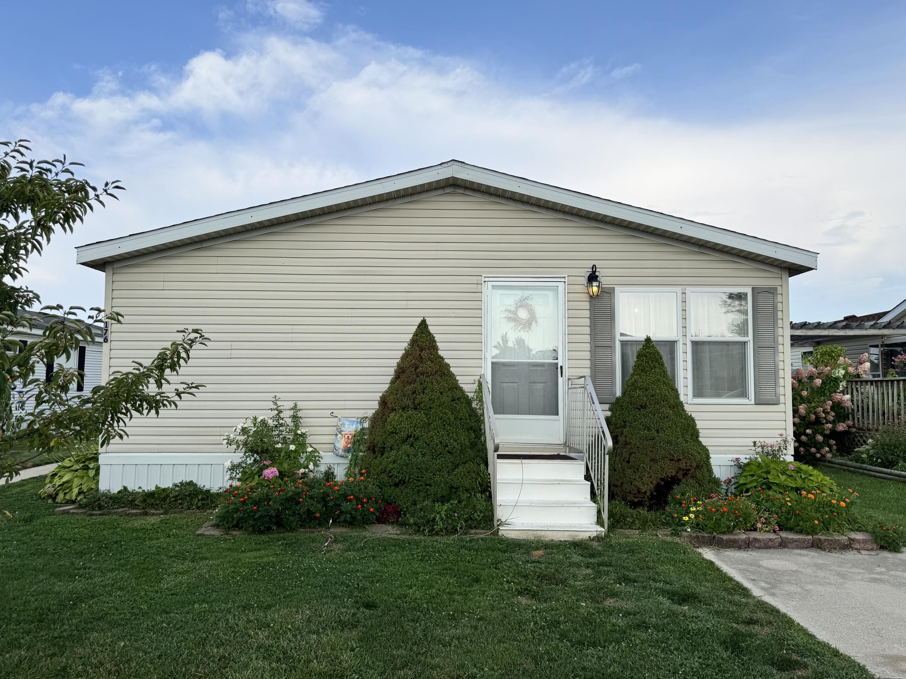 2835 S Wagner 176