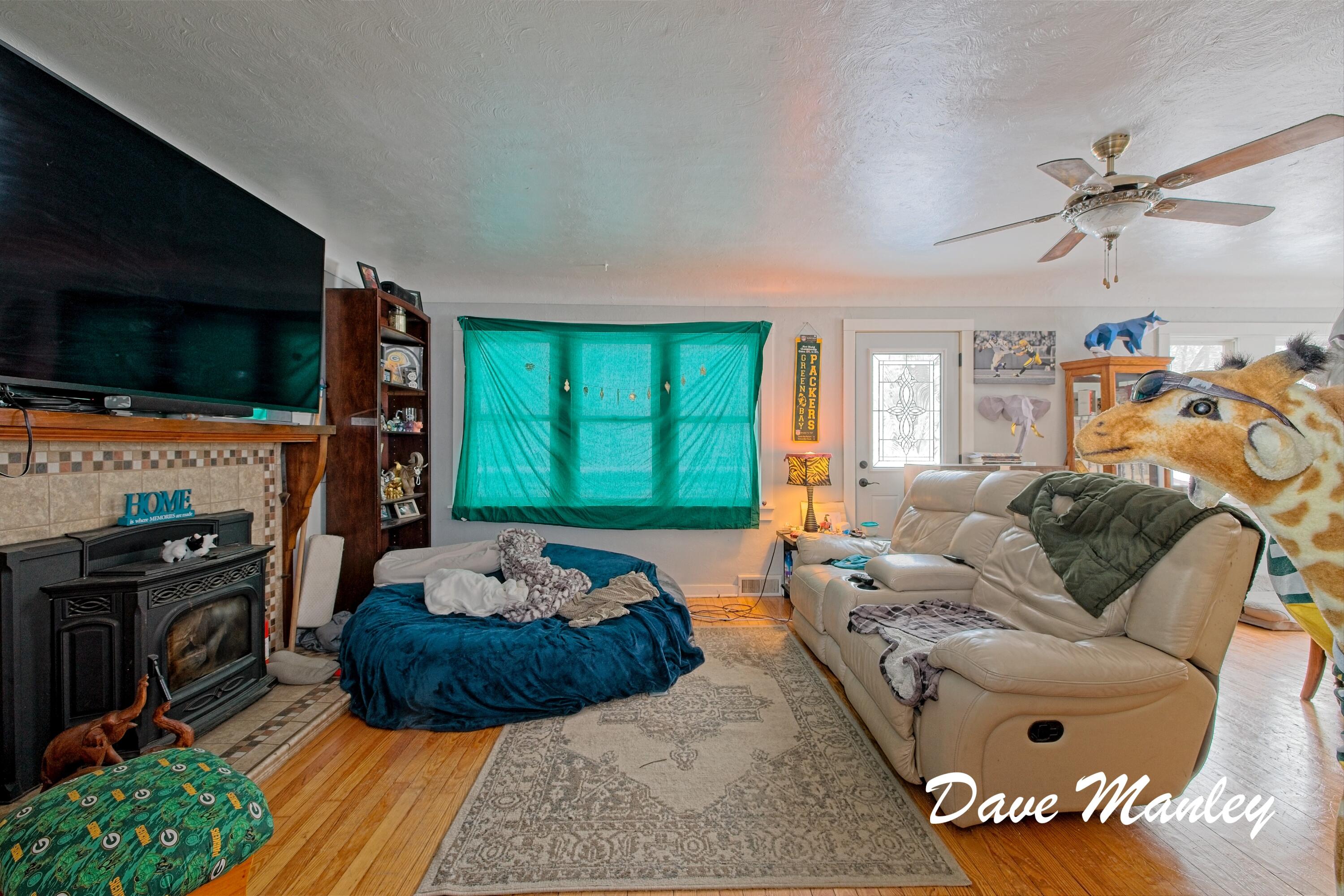 1335 Crestbrook Avenue