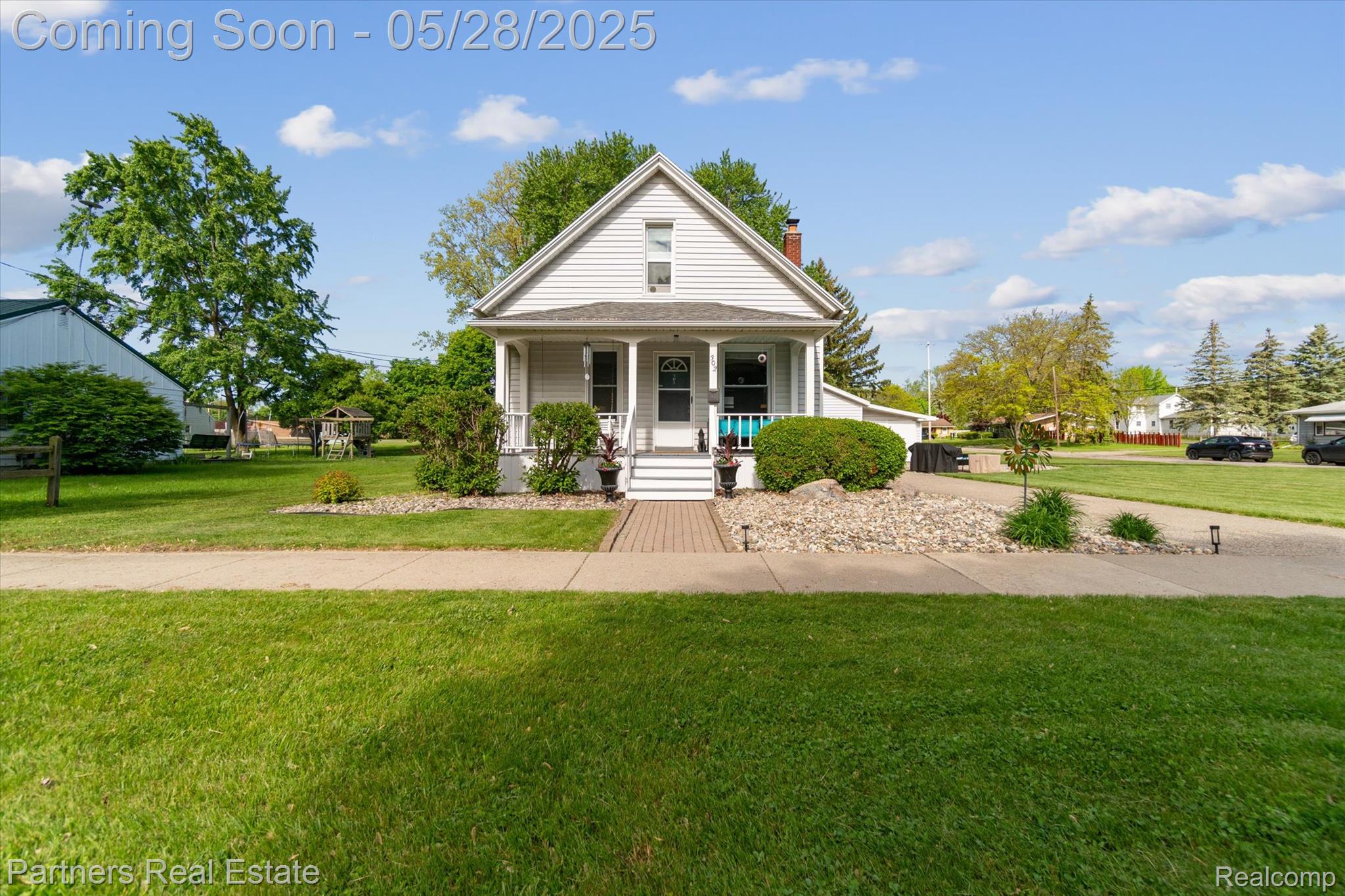 302 S Traver Street
