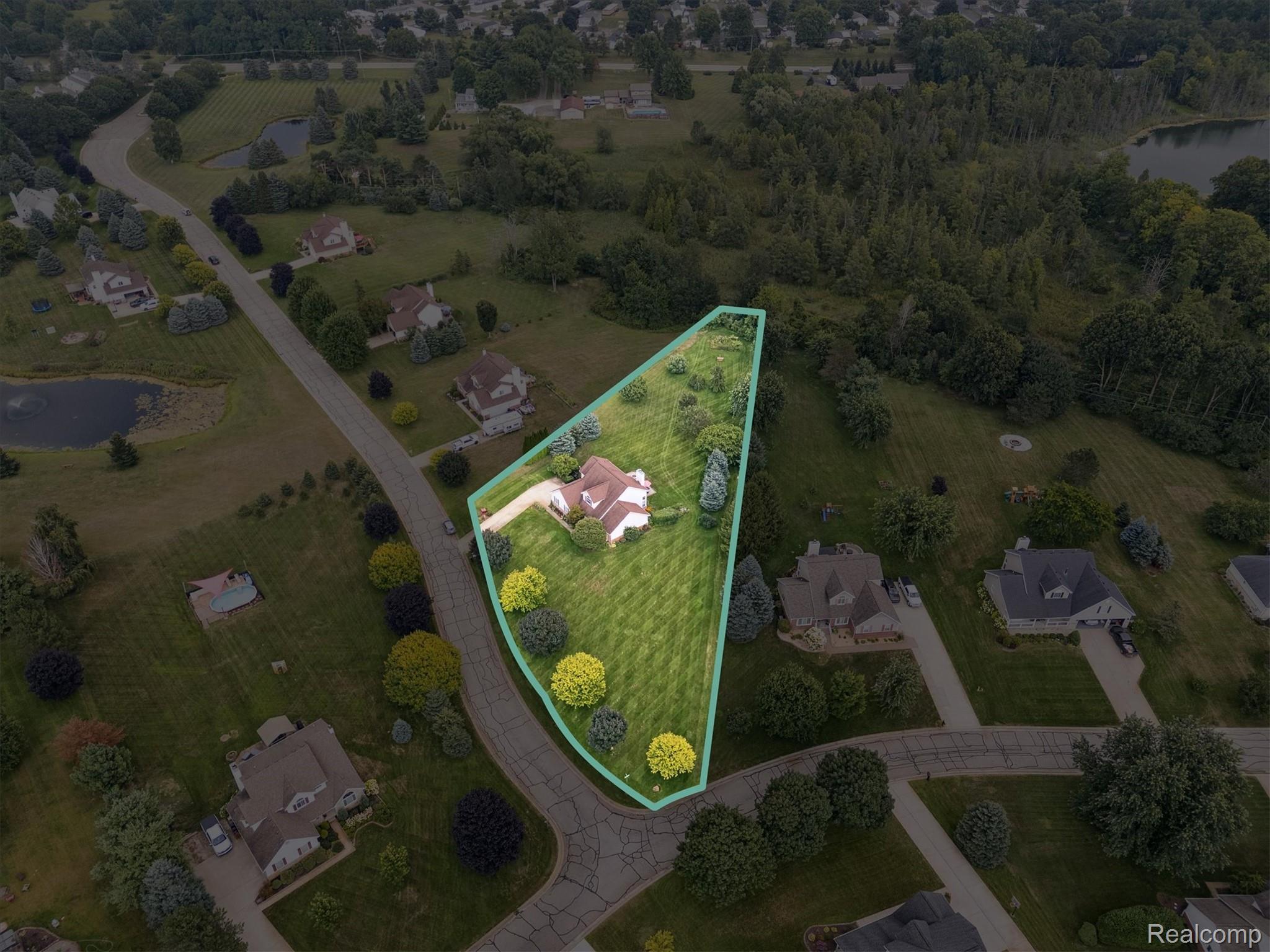 Brandon Charter Township, Michigan 48348, United States, 4 Bedrooms Bedrooms, ,3 BathroomsBathrooms,Residential,Pending,187687