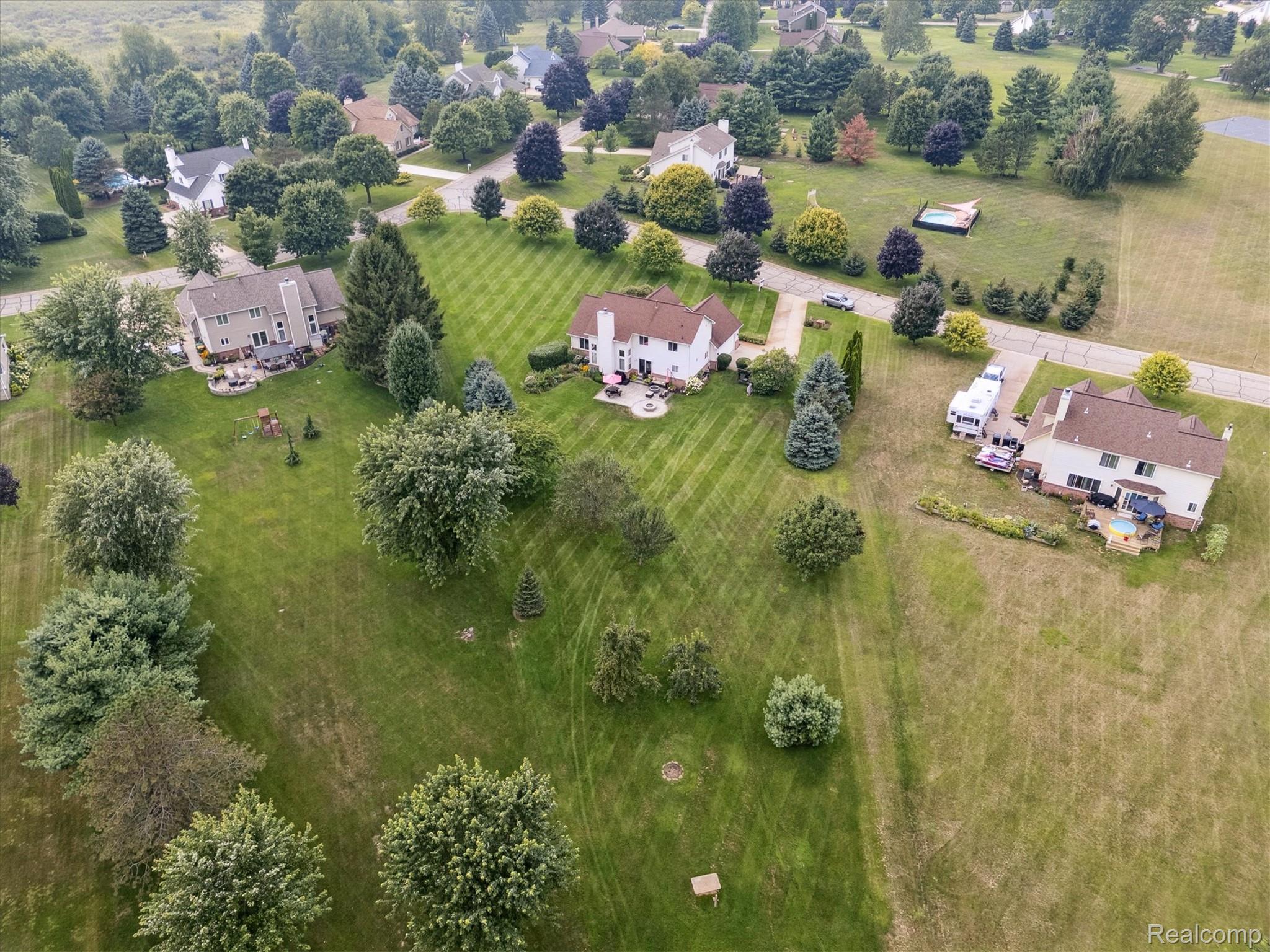 Brandon Charter Township, Michigan 48348, United States, 4 Bedrooms Bedrooms, ,3 BathroomsBathrooms,Residential,Pending,187687