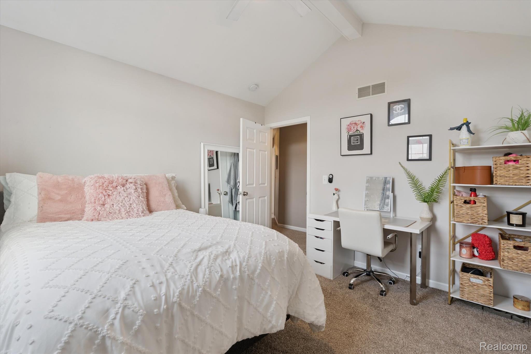 Brandon Charter Township, Michigan 48348, United States, 4 Bedrooms Bedrooms, ,3 BathroomsBathrooms,Residential,Pending,187687