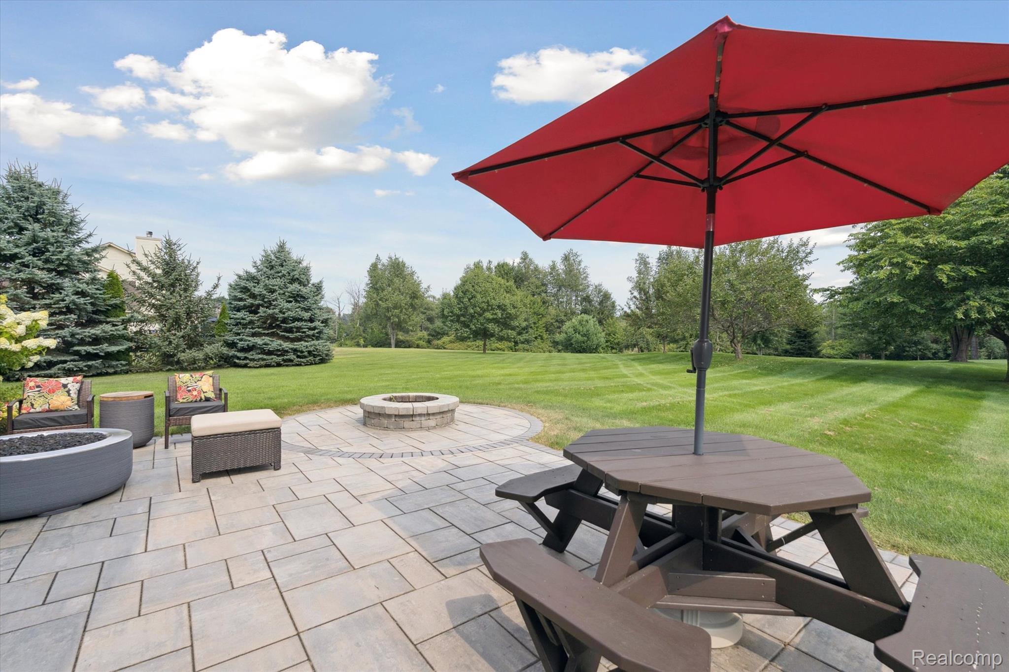 Brandon Charter Township, Michigan 48348, United States, 4 Bedrooms Bedrooms, ,3 BathroomsBathrooms,Residential,Pending,187687