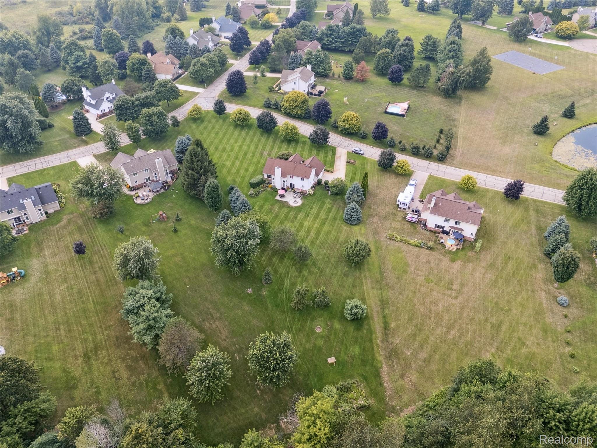 Brandon Charter Township, Michigan 48348, United States, 4 Bedrooms Bedrooms, ,3 BathroomsBathrooms,Residential,Pending,187687