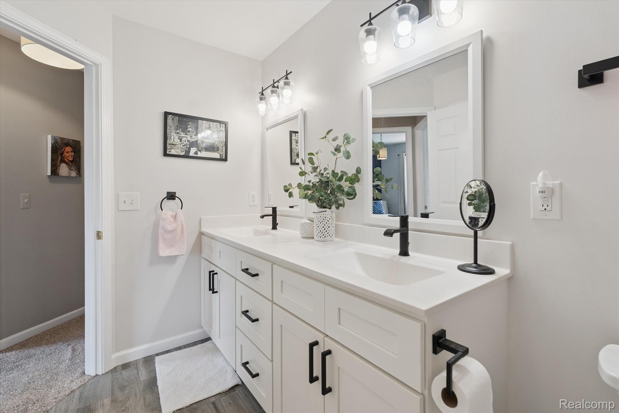 Brandon Charter Township, Michigan 48348, United States, 4 Bedrooms Bedrooms, ,3 BathroomsBathrooms,Residential,Pending,187687