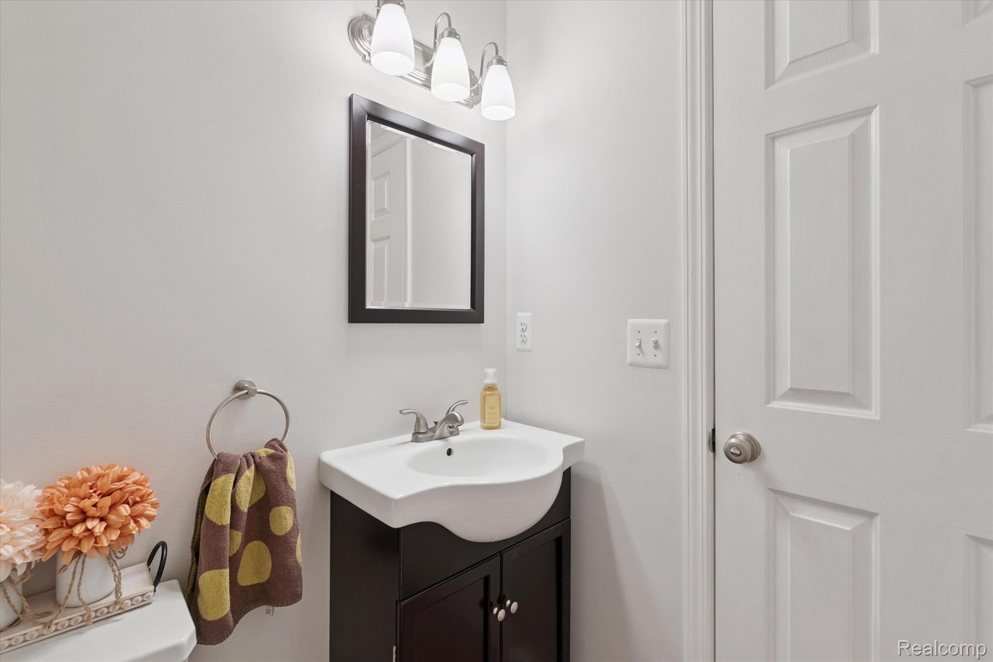 Brandon Charter Township, Michigan 48348, United States, 4 Bedrooms Bedrooms, ,3 BathroomsBathrooms,Residential,Pending,187687