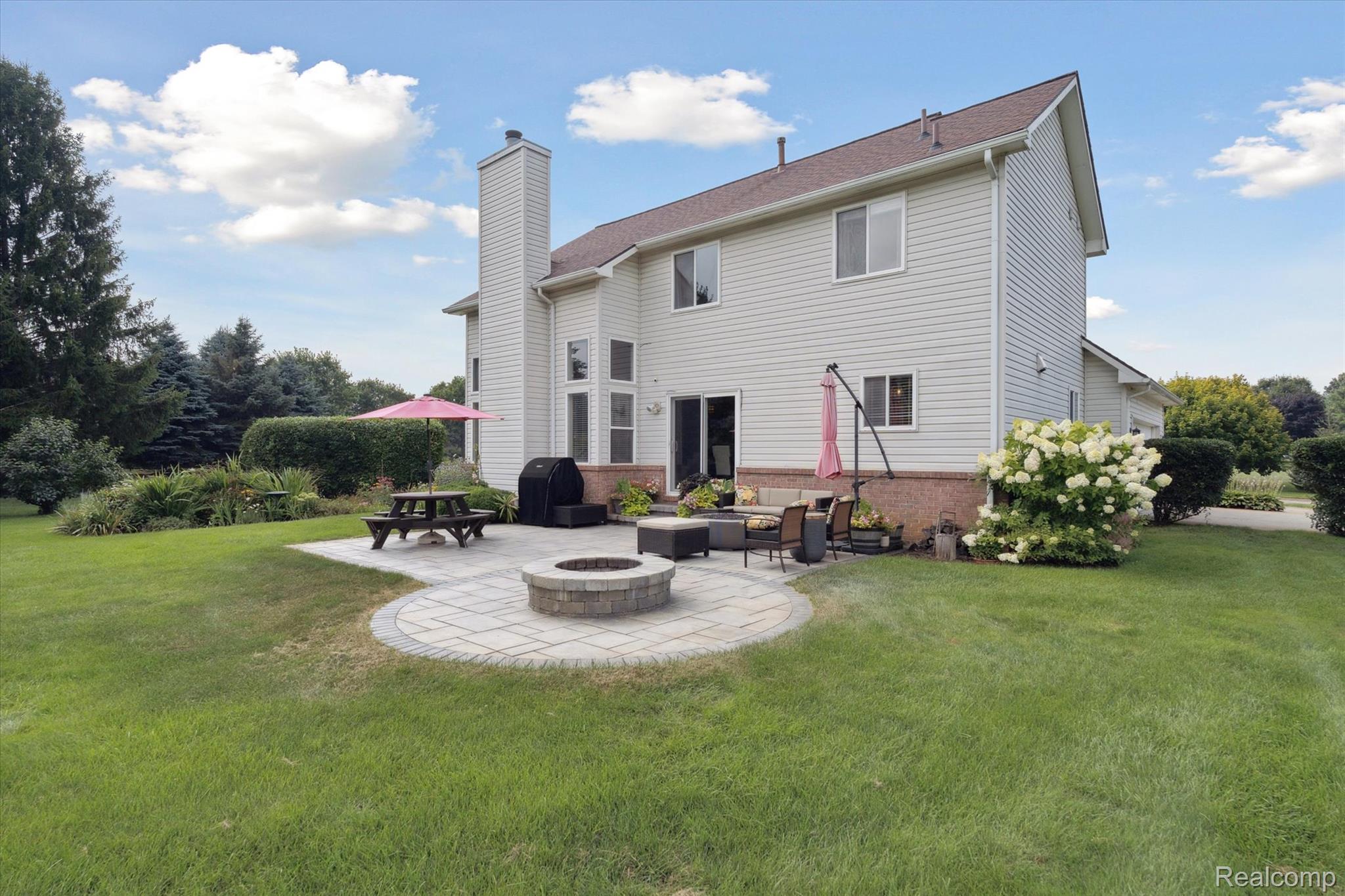 Brandon Charter Township, Michigan 48348, United States, 4 Bedrooms Bedrooms, ,3 BathroomsBathrooms,Residential,Pending,187687