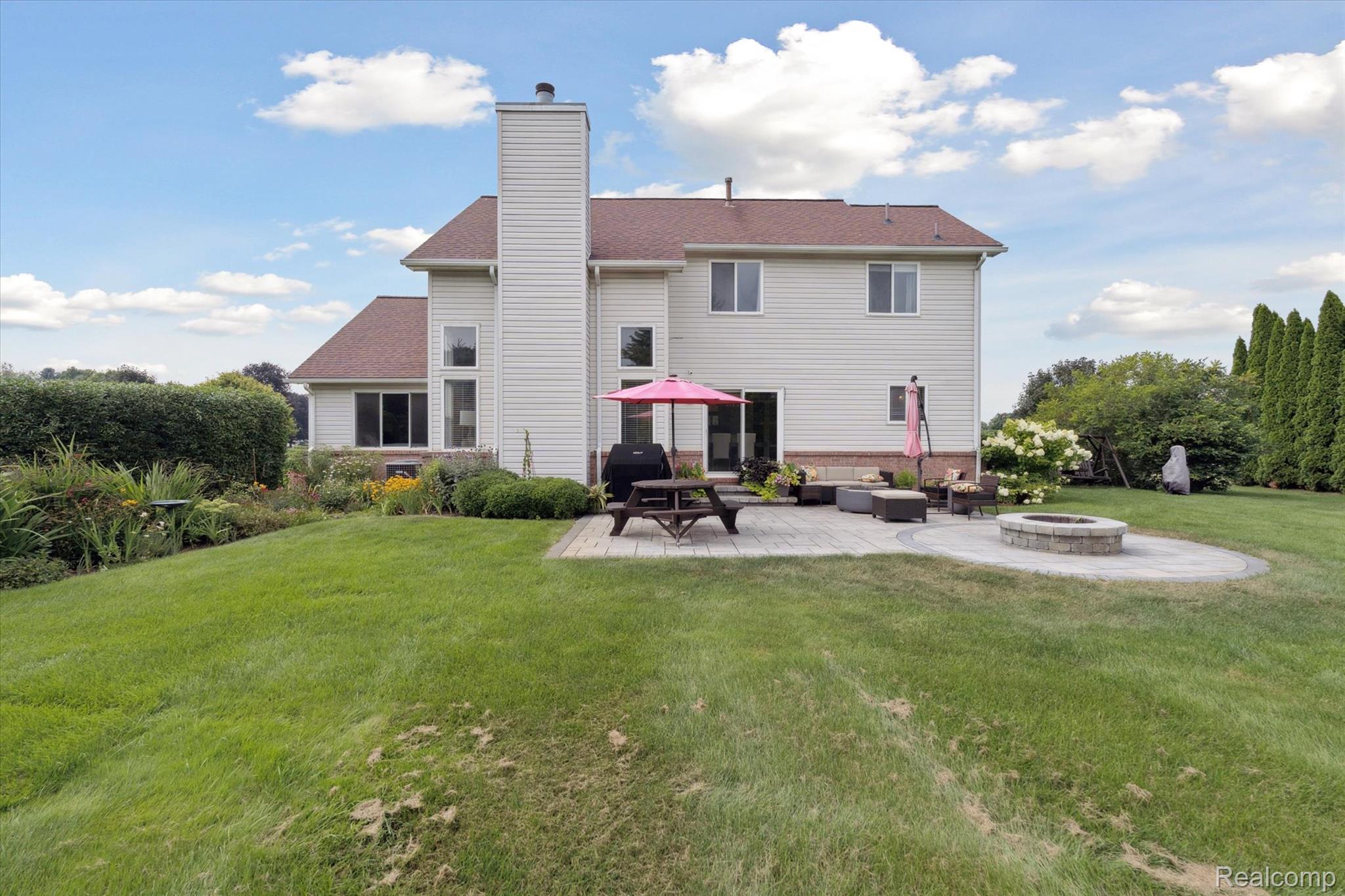 Brandon Charter Township, Michigan 48348, United States, 4 Bedrooms Bedrooms, ,3 BathroomsBathrooms,Residential,Pending,187687