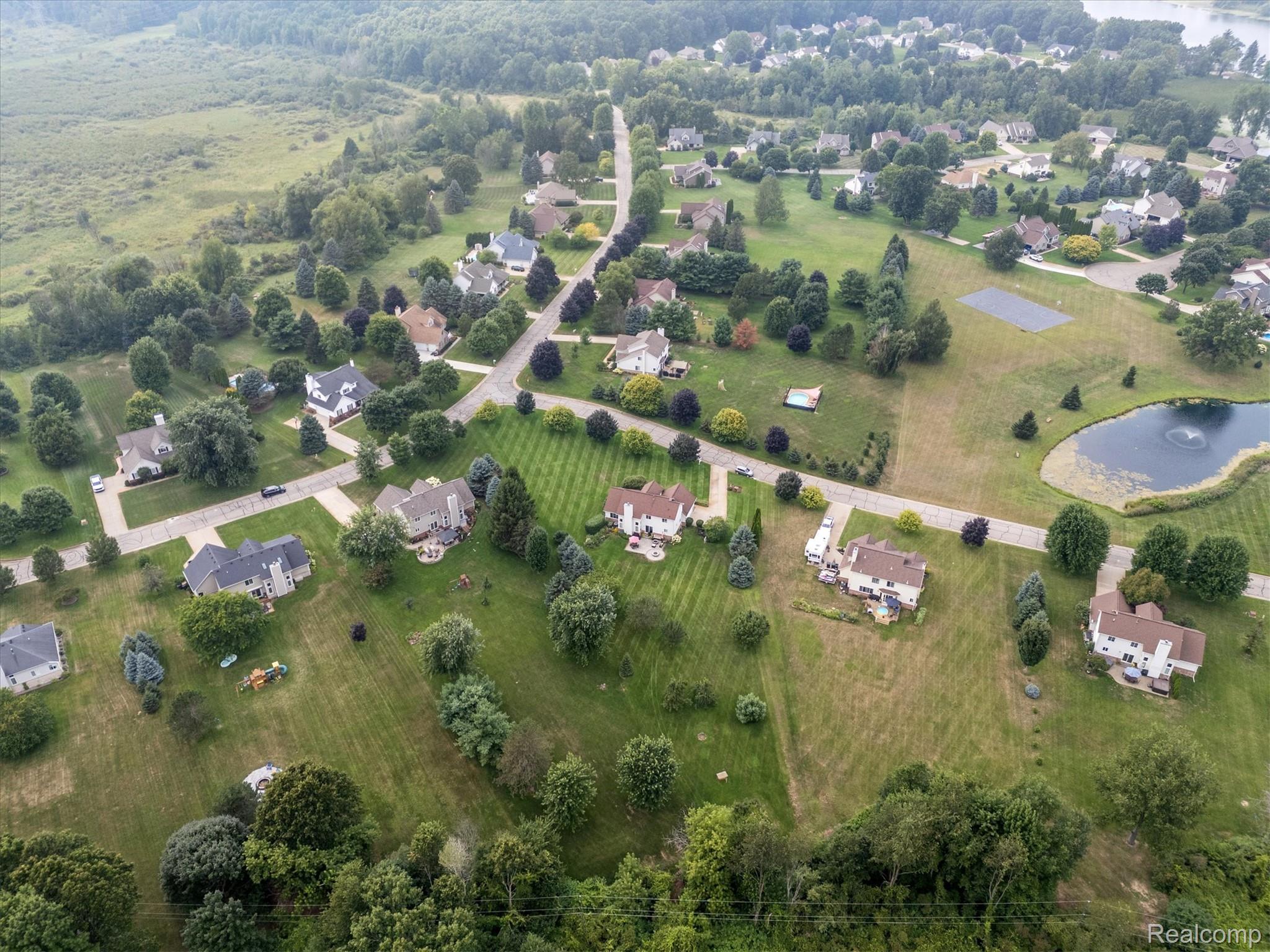 Brandon Charter Township, Michigan 48348, United States, 4 Bedrooms Bedrooms, ,3 BathroomsBathrooms,Residential,Pending,187687