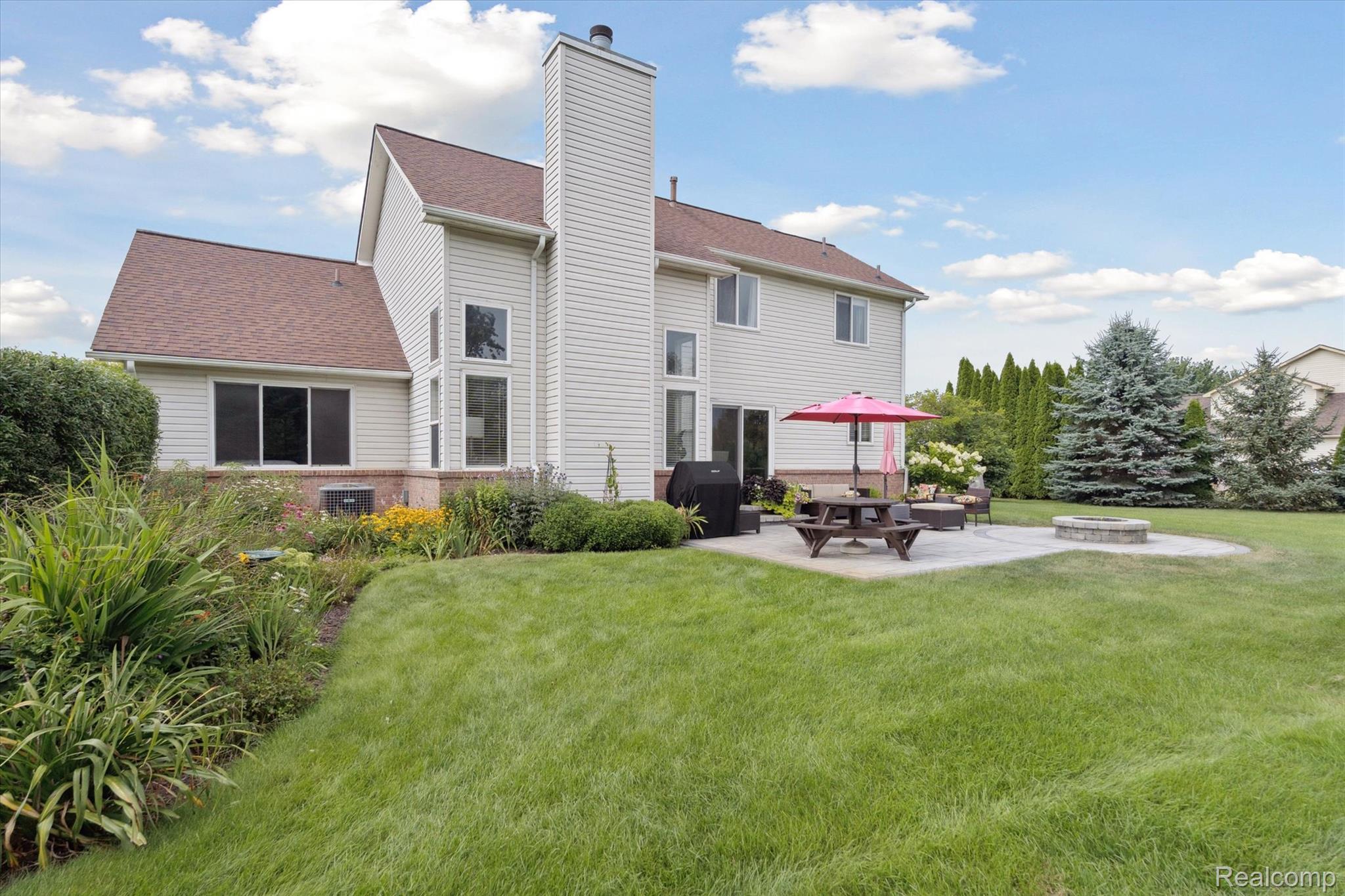 Brandon Charter Township, Michigan 48348, United States, 4 Bedrooms Bedrooms, ,3 BathroomsBathrooms,Residential,Pending,187687