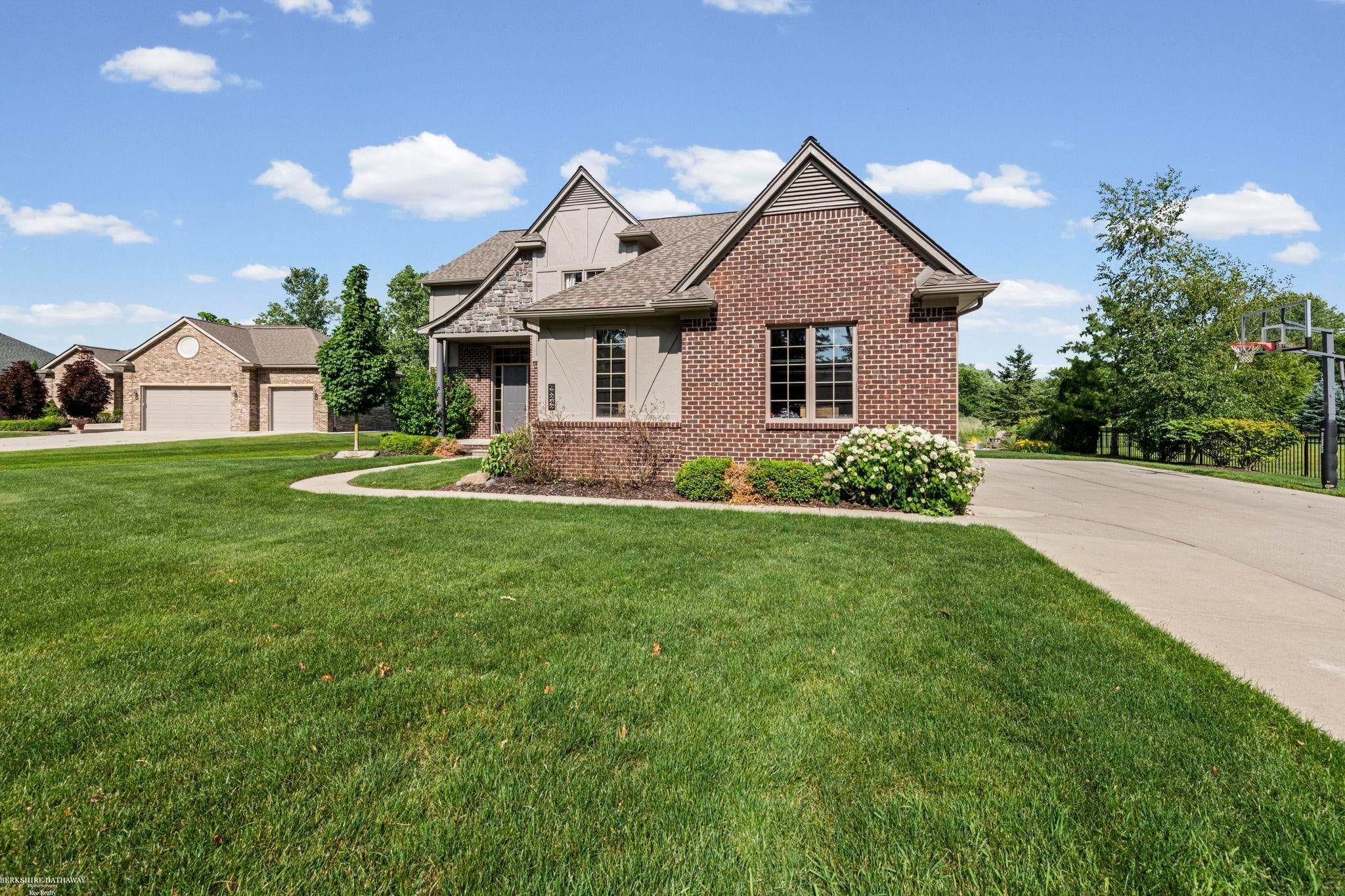 68242 Lake Angela Pointe Street