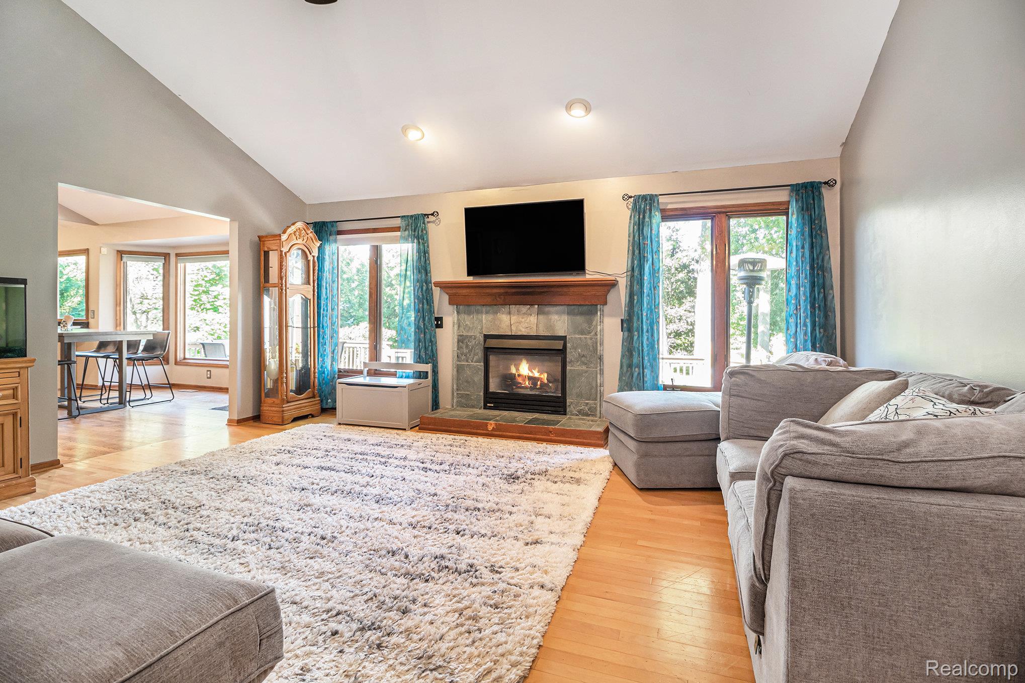 7360 Ellingrove Drive