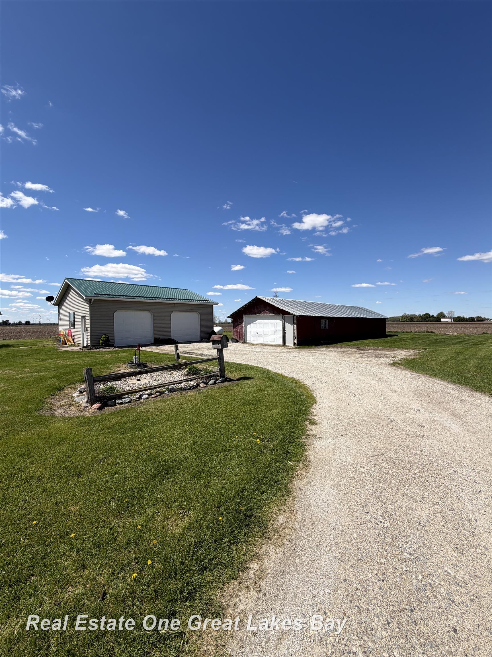 4135 N Barry Road