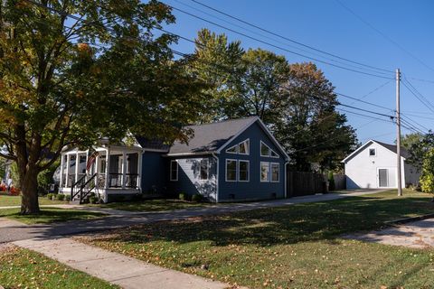 Photo of 308 S 3rd Street, Shepherd Village, MI 48883 (MLS # 79080062590)
