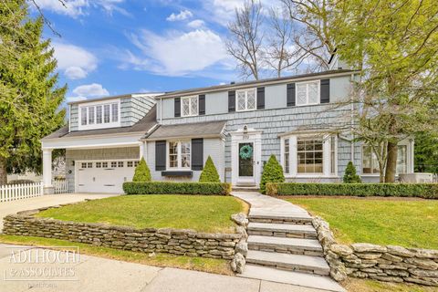 370 Country Club Lane Grosse Pointe Farms City MI 48236