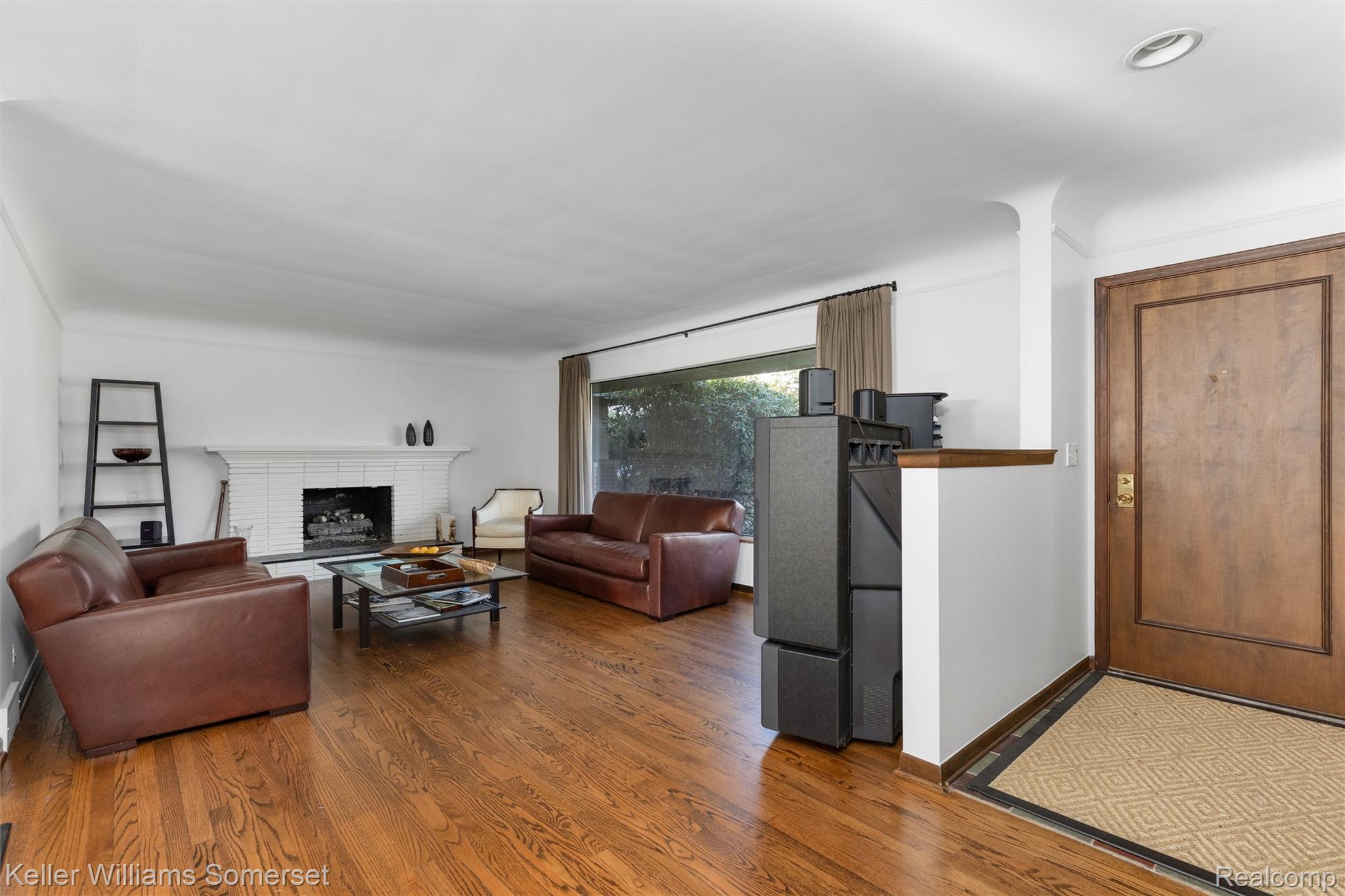 2129 Long Lake Shore Drive