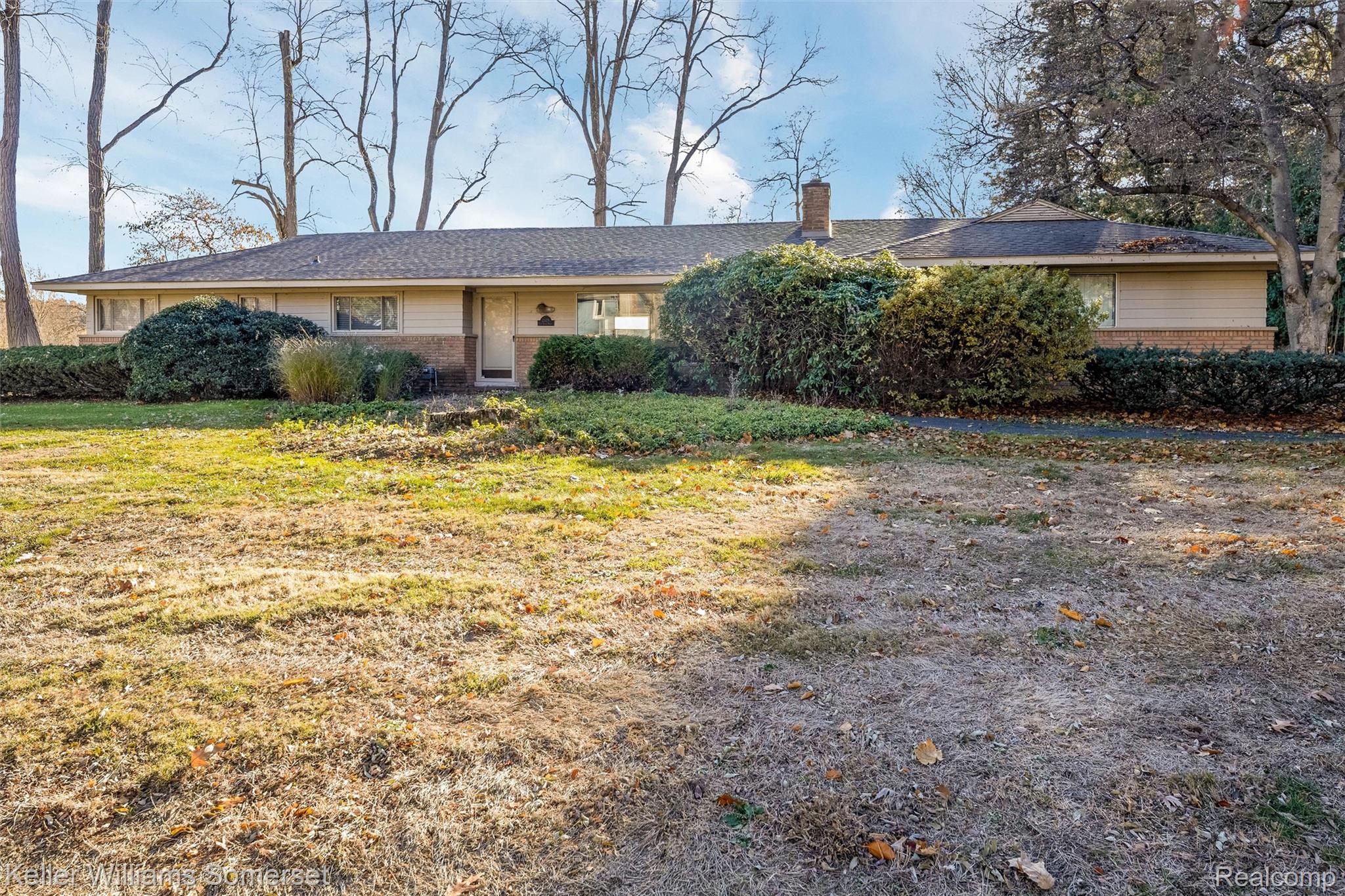 2129 Long Lake Shore Drive