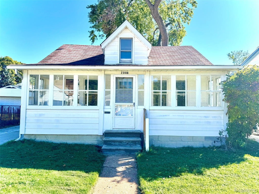 Photo of 23108 Piper Avenue, Eastpointe City, MI 48021 (MLS # 20261085768)