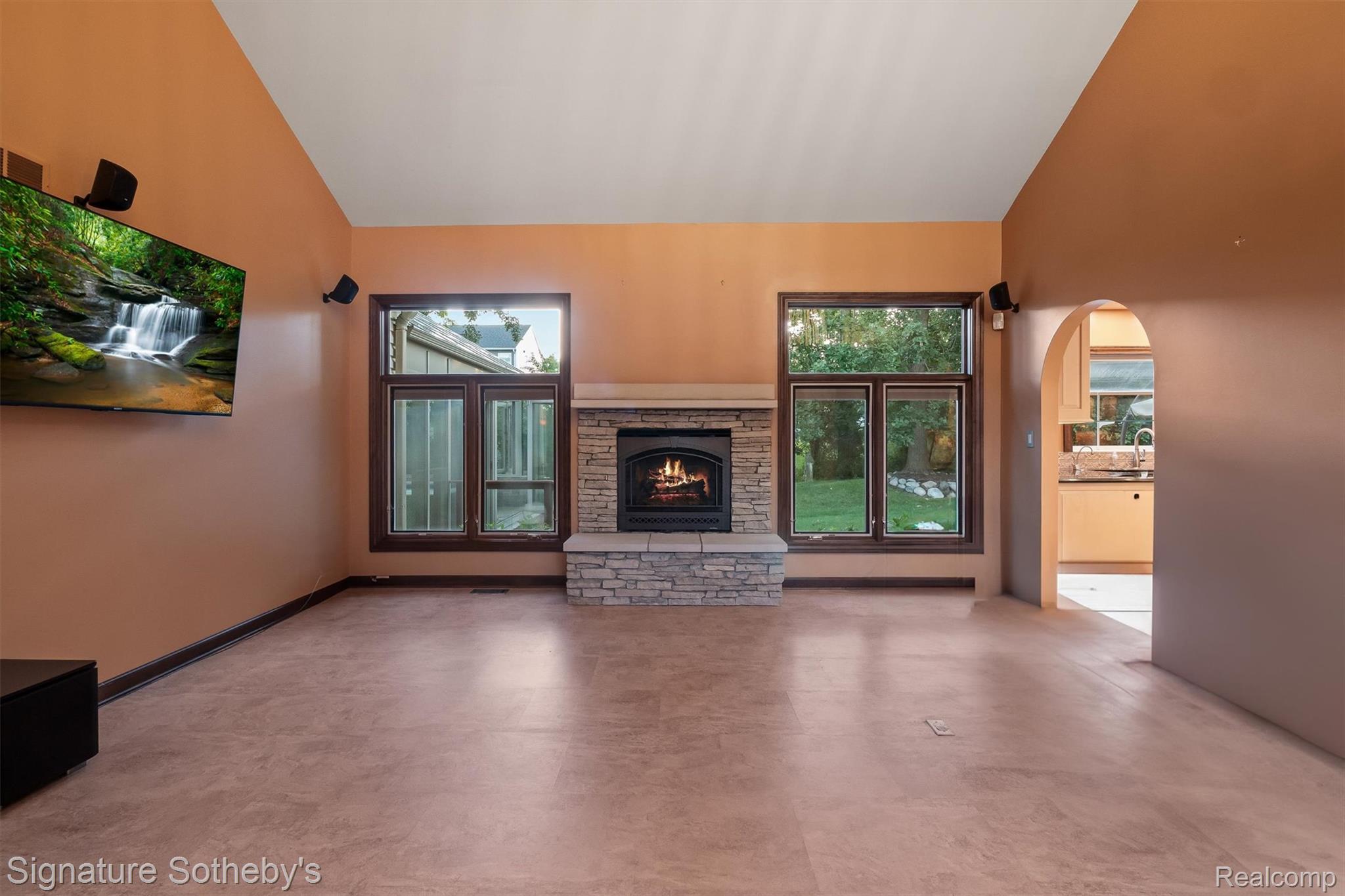 24525 Ridgeview Drive