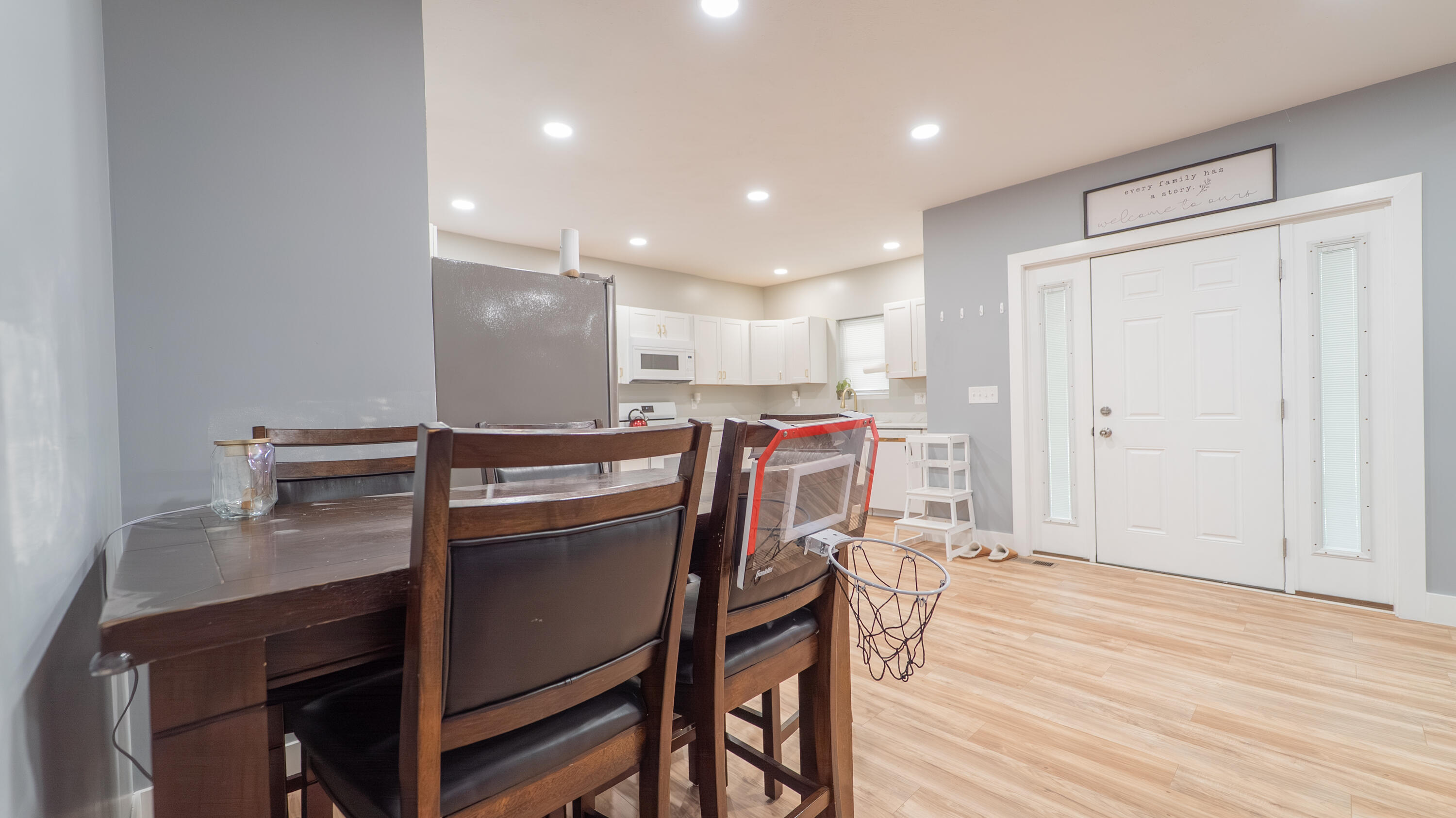 208 E Prairie Ronde Street