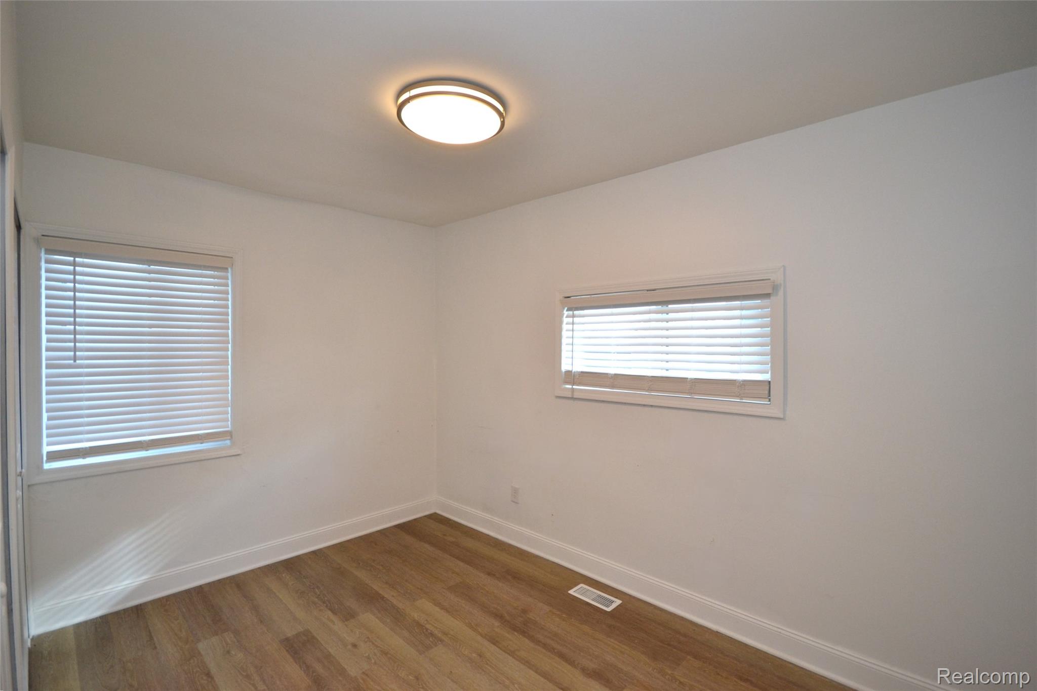 Hazel Park City, Michigan 48030, United States, 1 Bedroom Bedrooms, ,1 BathroomBathrooms,Residential,Active,227313