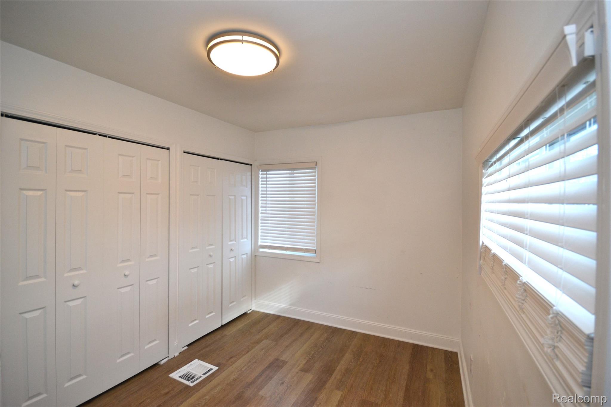 Hazel Park City, Michigan 48030, United States, 1 Bedroom Bedrooms, ,1 BathroomBathrooms,Residential,Active,227313