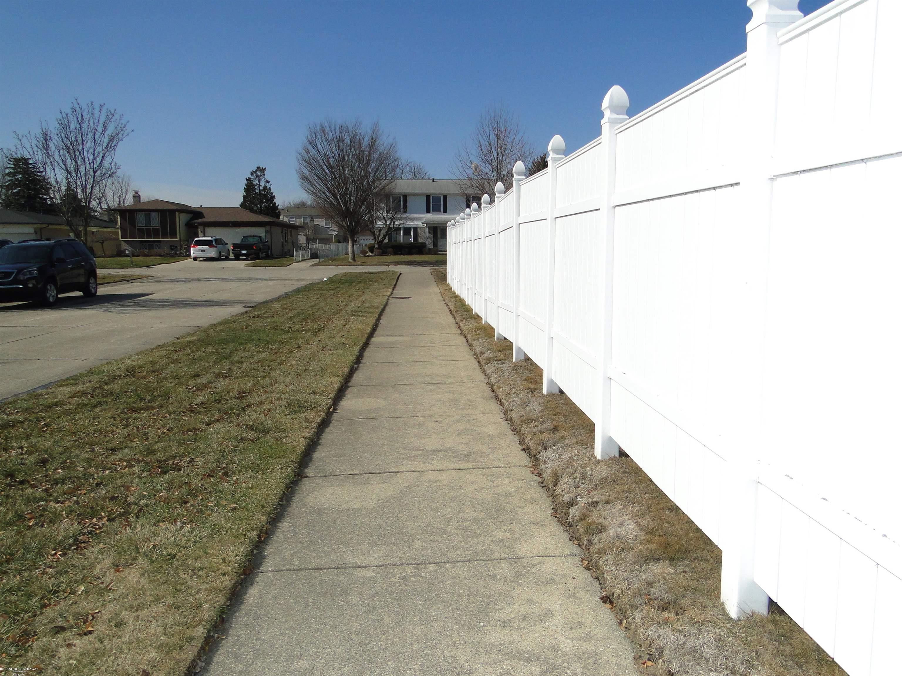 1406 Shaker Dr. Drive