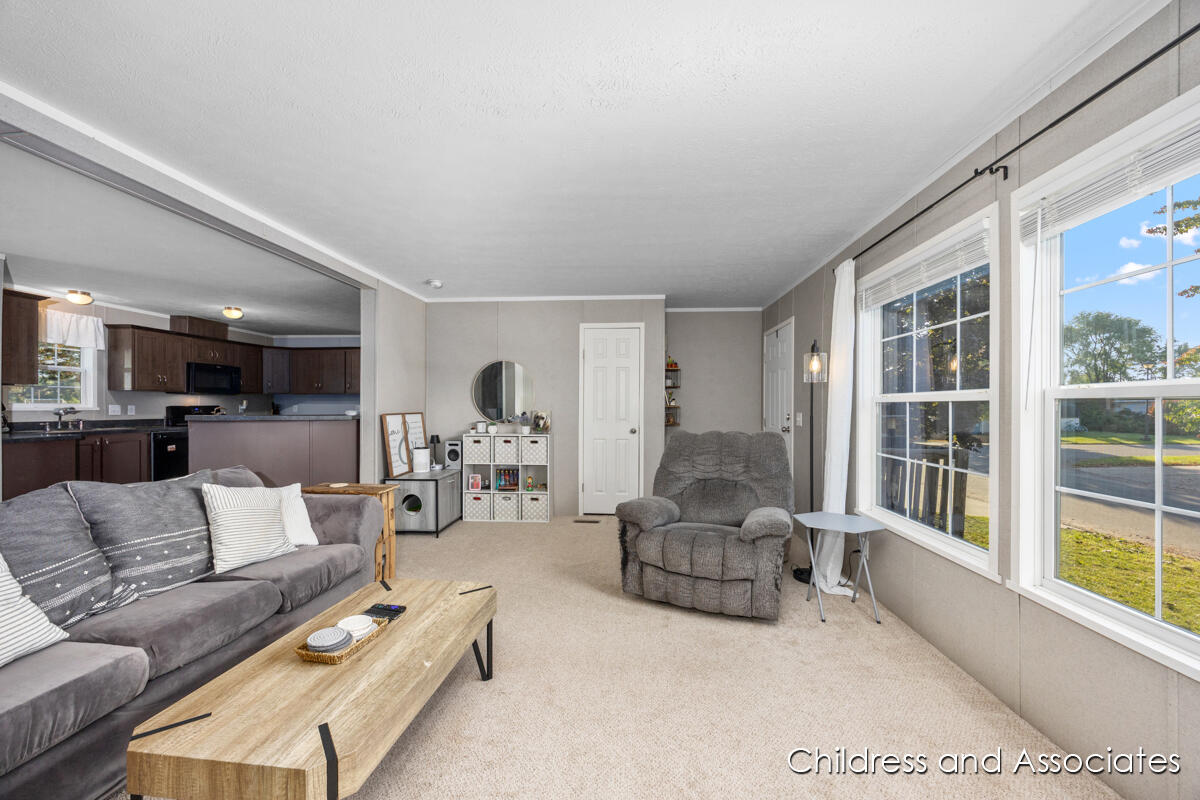 360 E Tuttle Road 6