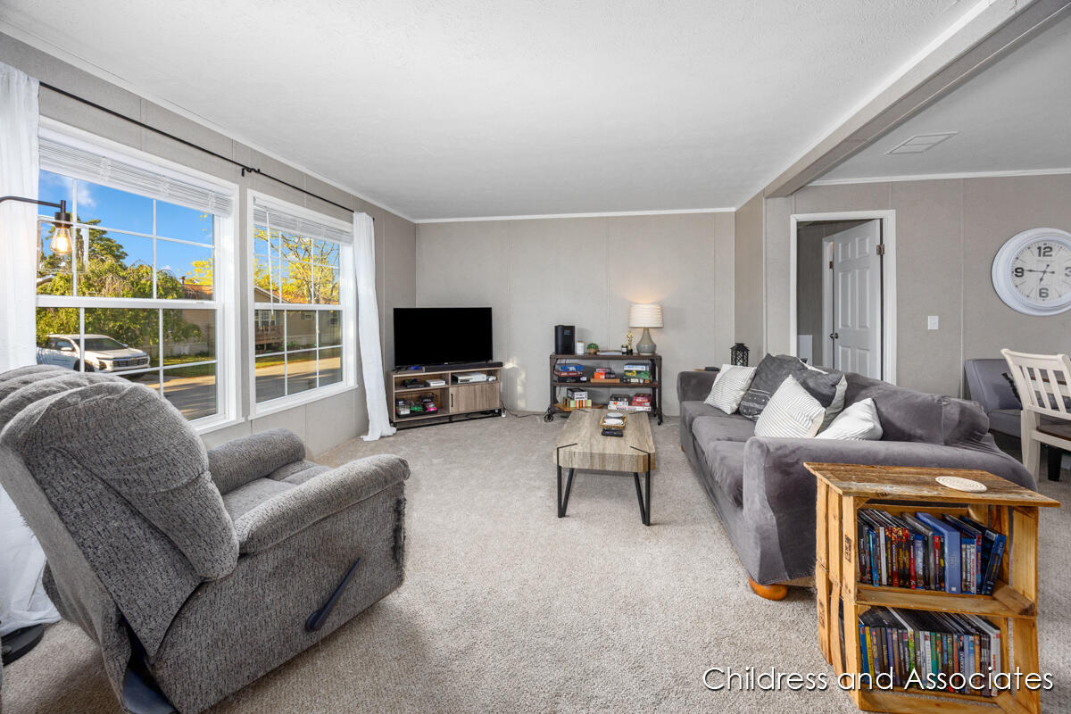 360 E Tuttle Road 6