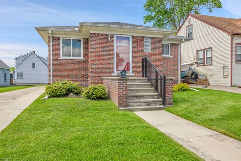 22440 Beach Street St Clair Shores City MI 48081