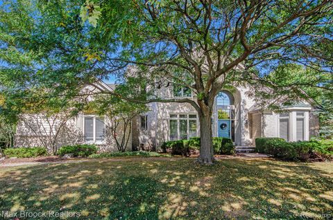 1976 Club Drive Troy City MI 48098