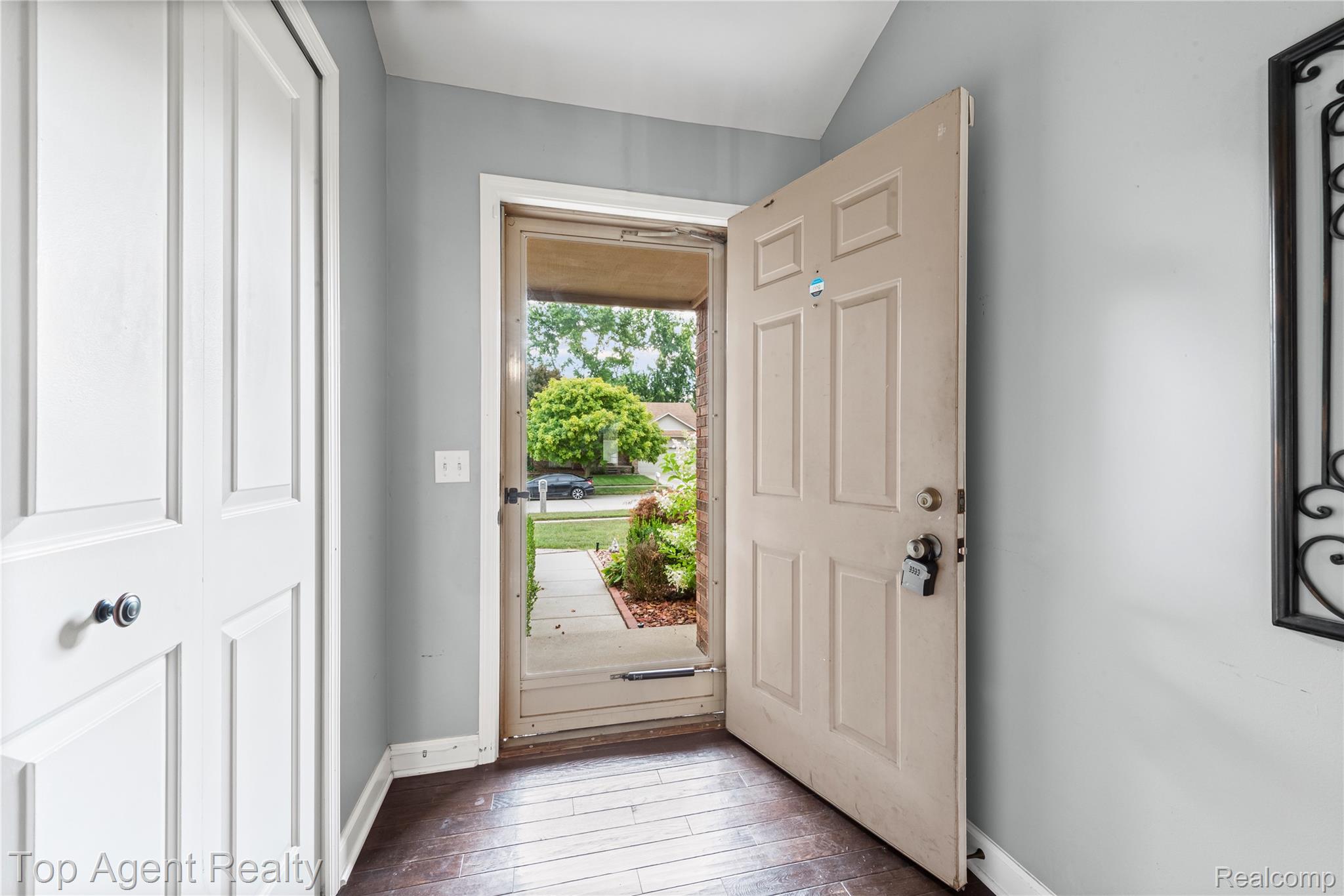 46891 Meadowview Court