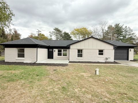 42 Sterling Drive Lapeer City MI 48446