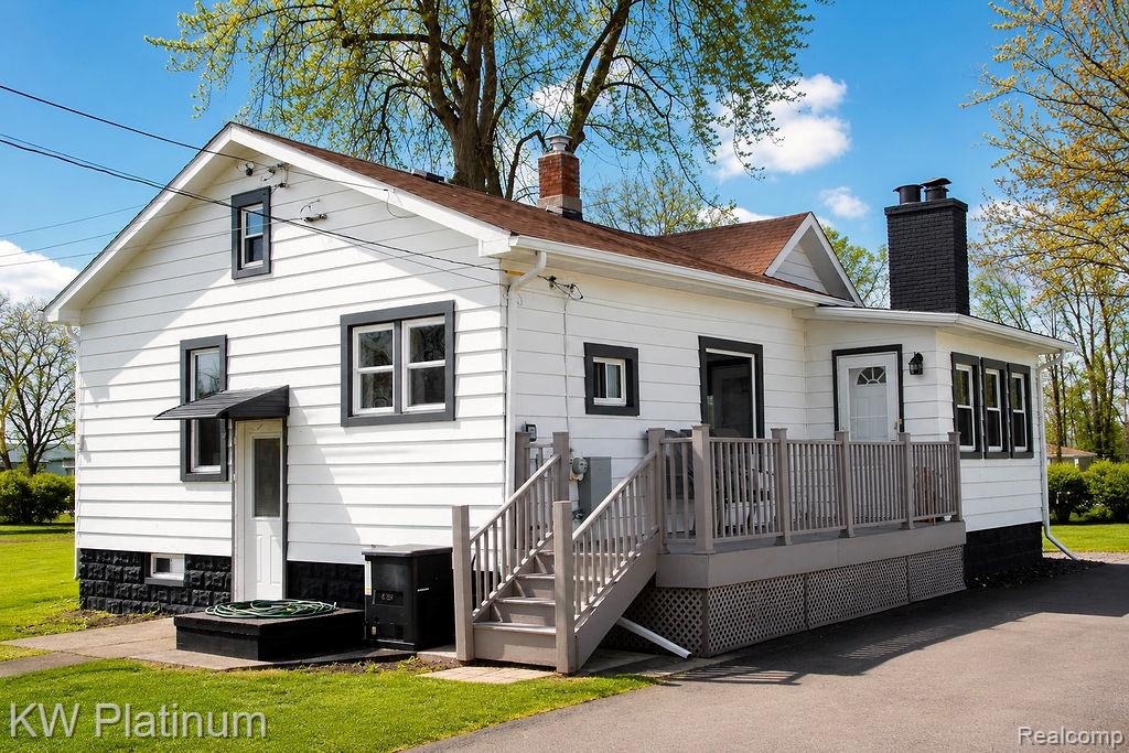 3261 Keewahdin Road