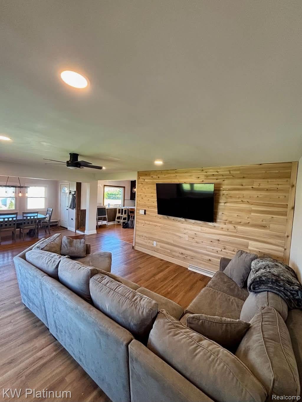 3261 Keewahdin Road