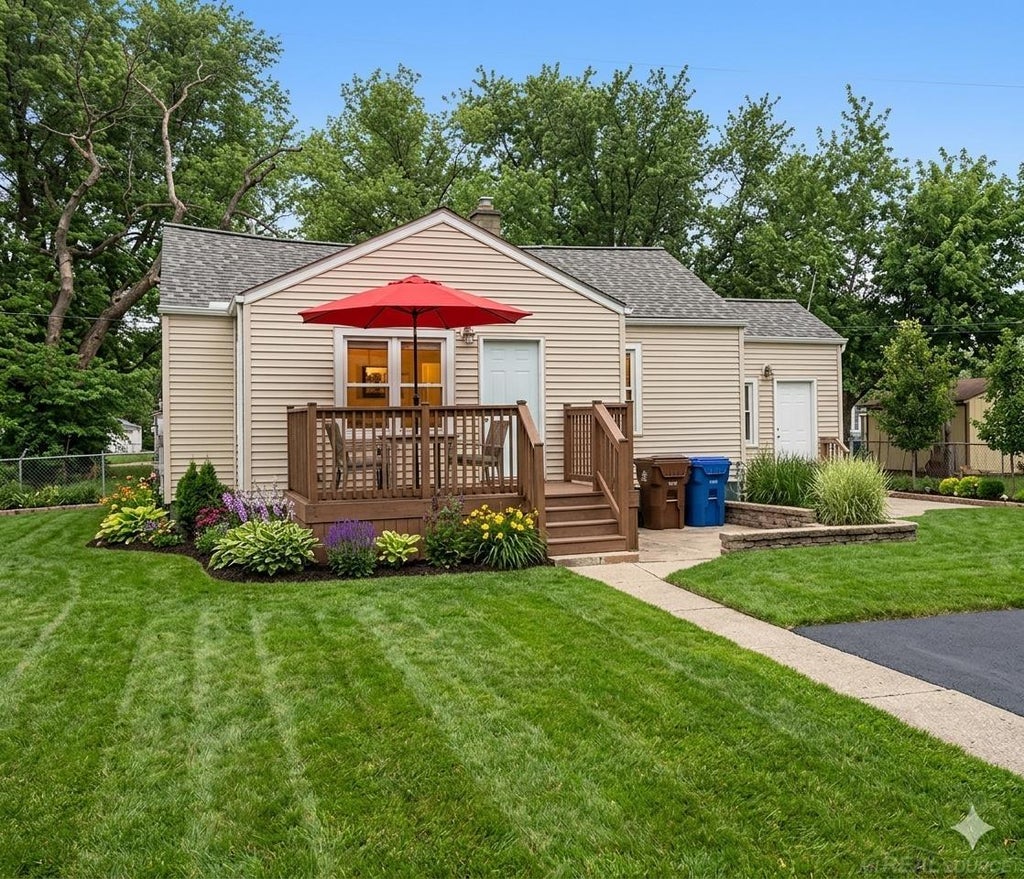 Photo of 8275 Essex Avenue, Warren City, MI 48089 (MLS # 58050220701)