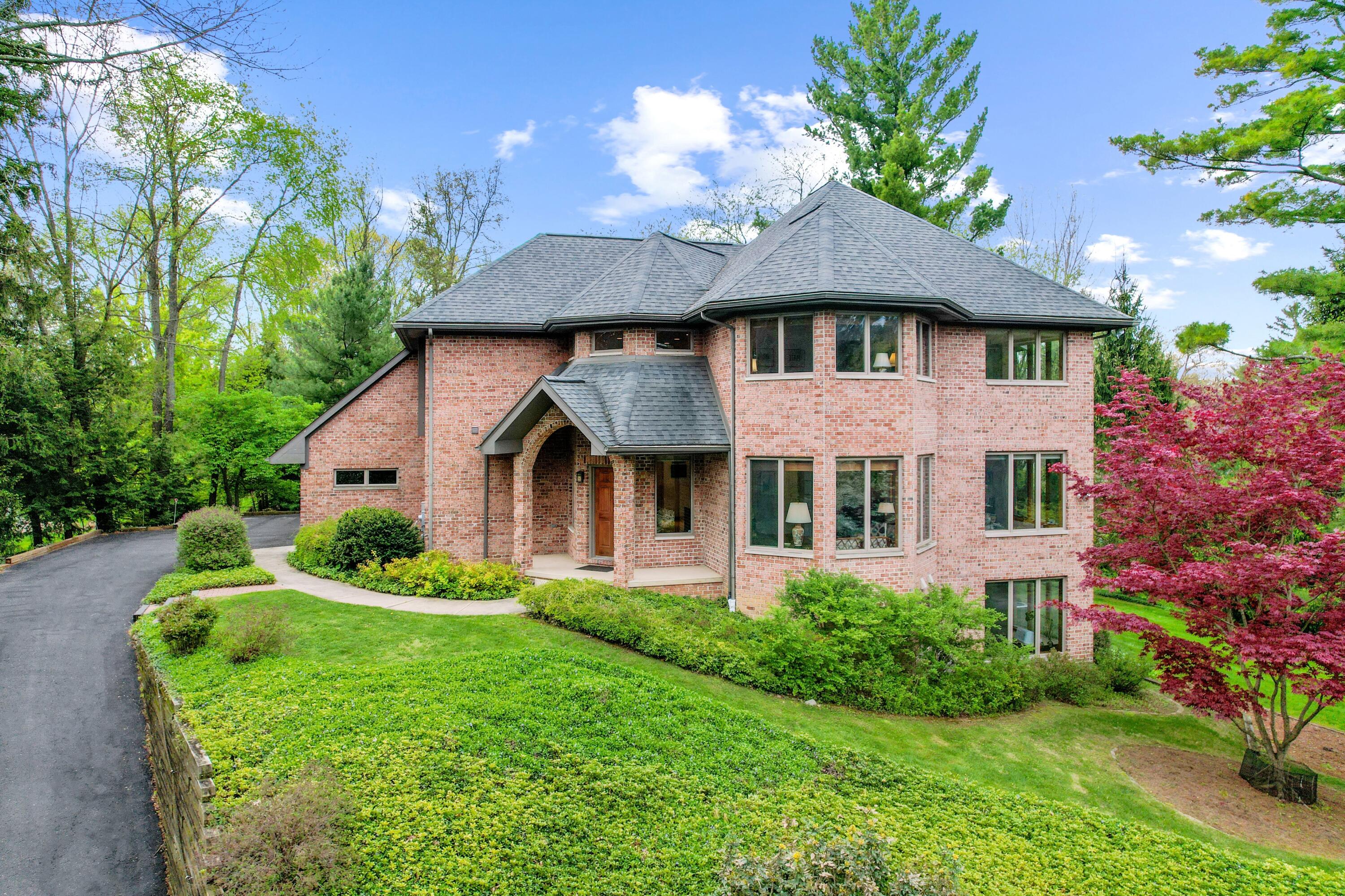 445 Huntington Drive