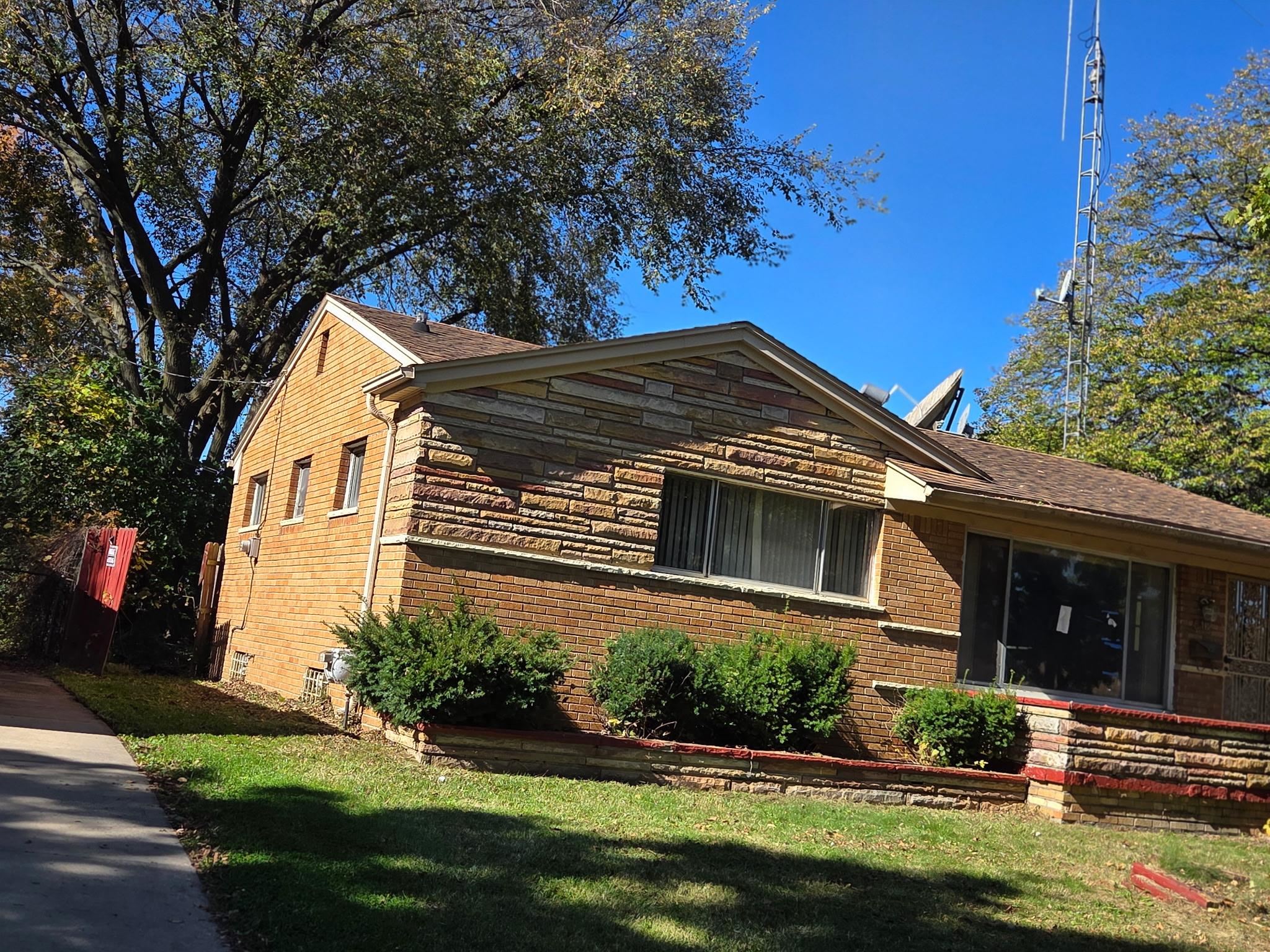 5419 Leslie Drive