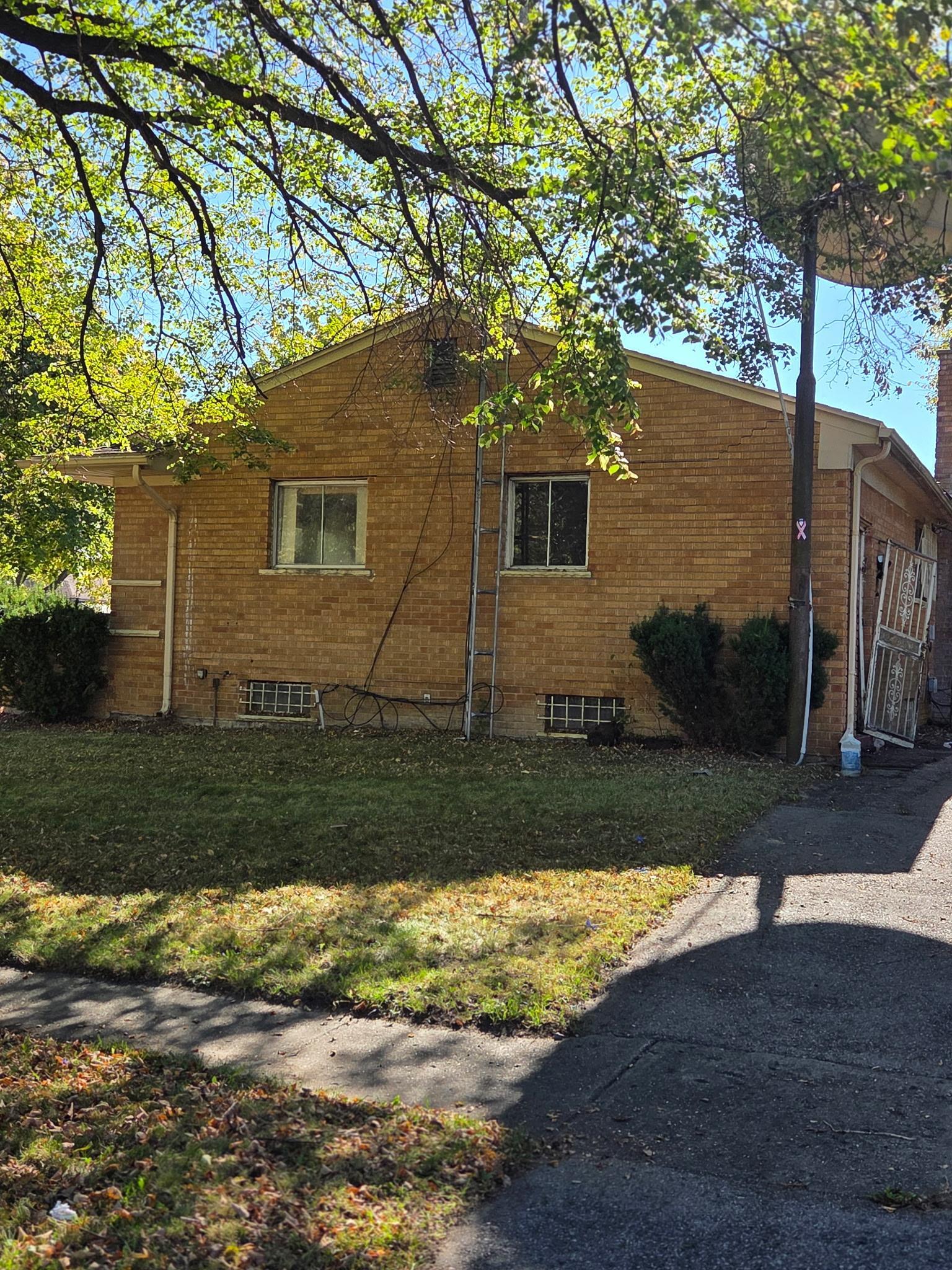 5419 Leslie Drive
