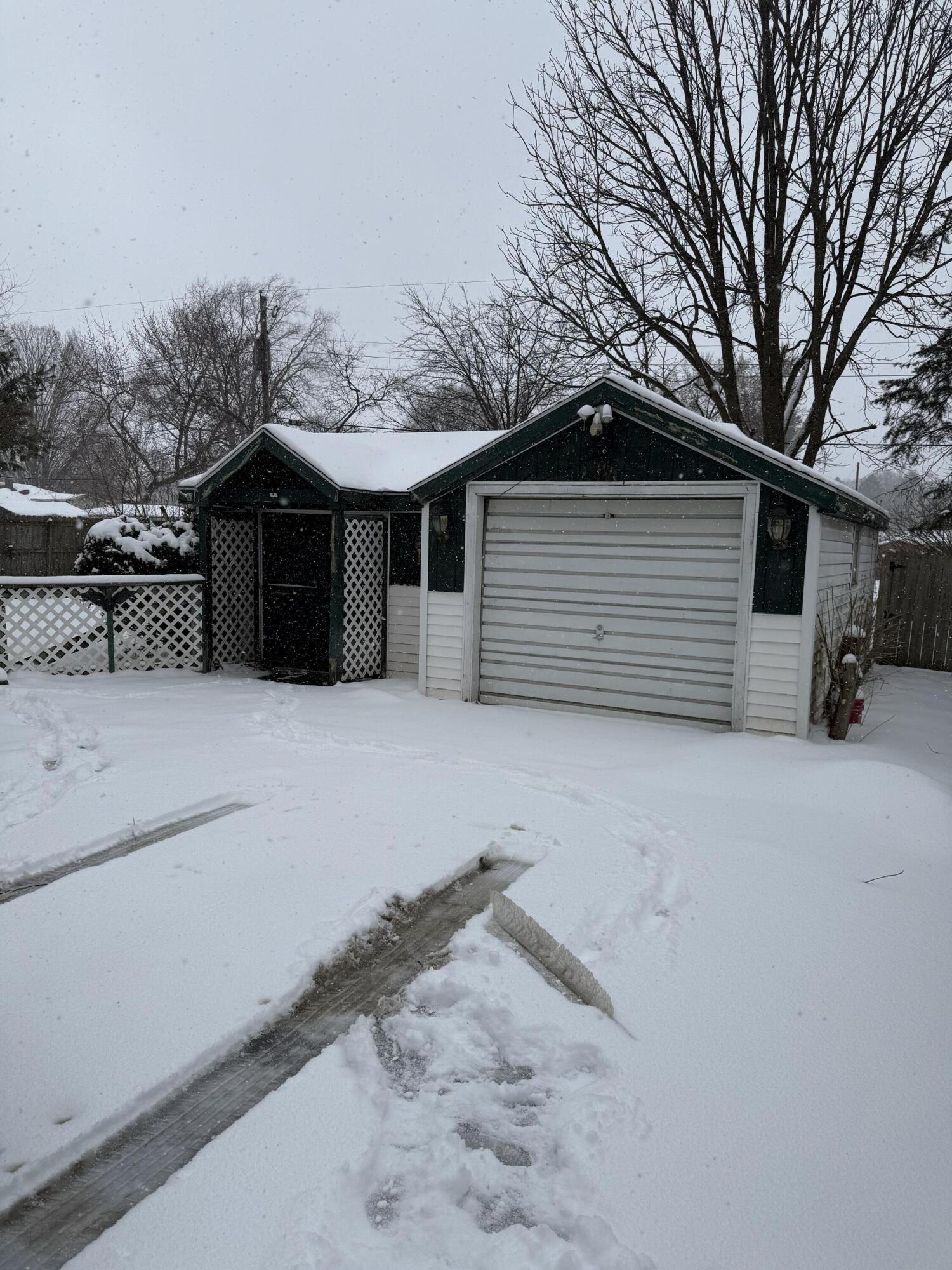 2529 Lake Shore Drive