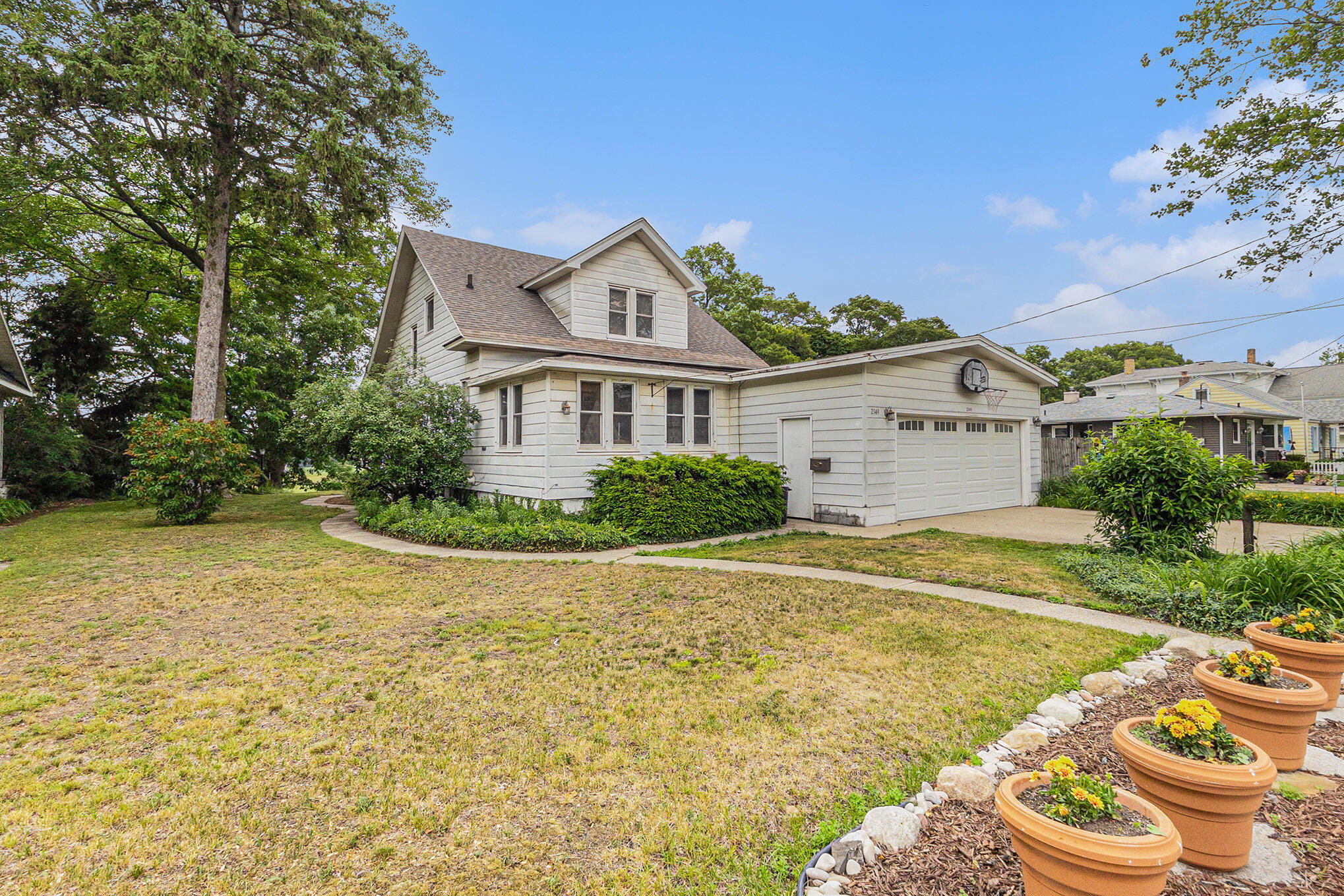 2349 Lakeshore Drive