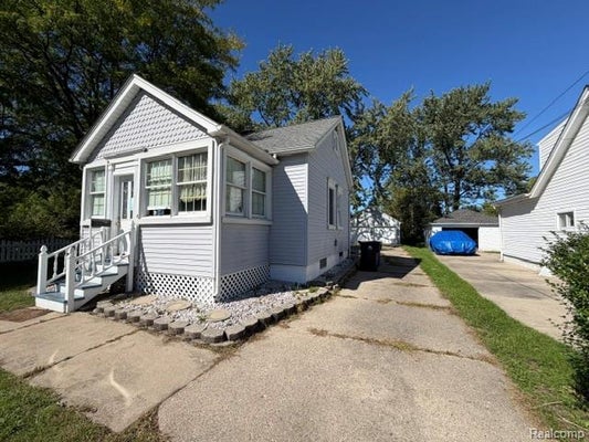 18615 MARTIN RD, ROSEVILLE, MI 48066 - Image a511d15dc8fa42362bb3d7a21f36afd7/2619633313